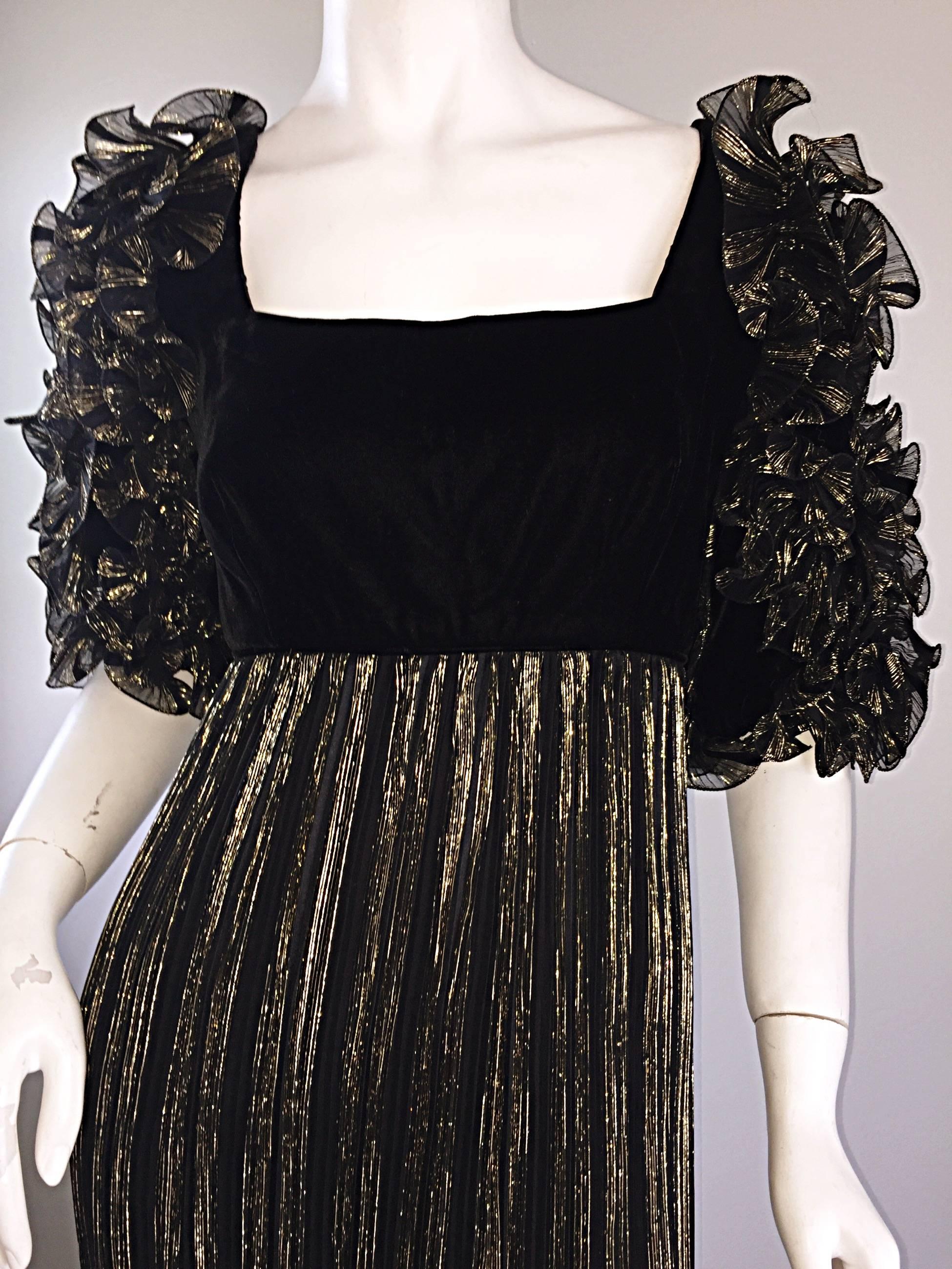 Alfred Bosand Vintage Black & Gold Plisse Pleated Ruffle Sleeve Silk Gown  In Excellent Condition For Sale In San Diego, CA