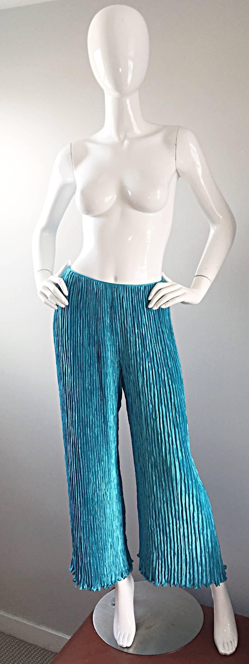 Amazing vintage 1980s / 80s MARY MCFADDEN COUTURE turquoise / teal blue silk Fortuny pleated wide leg palazzo trousers! Vibrant turquoise color, with signature McFadden Fortuny pleating. Zips up center front with hook-and-eye closure at waistband.