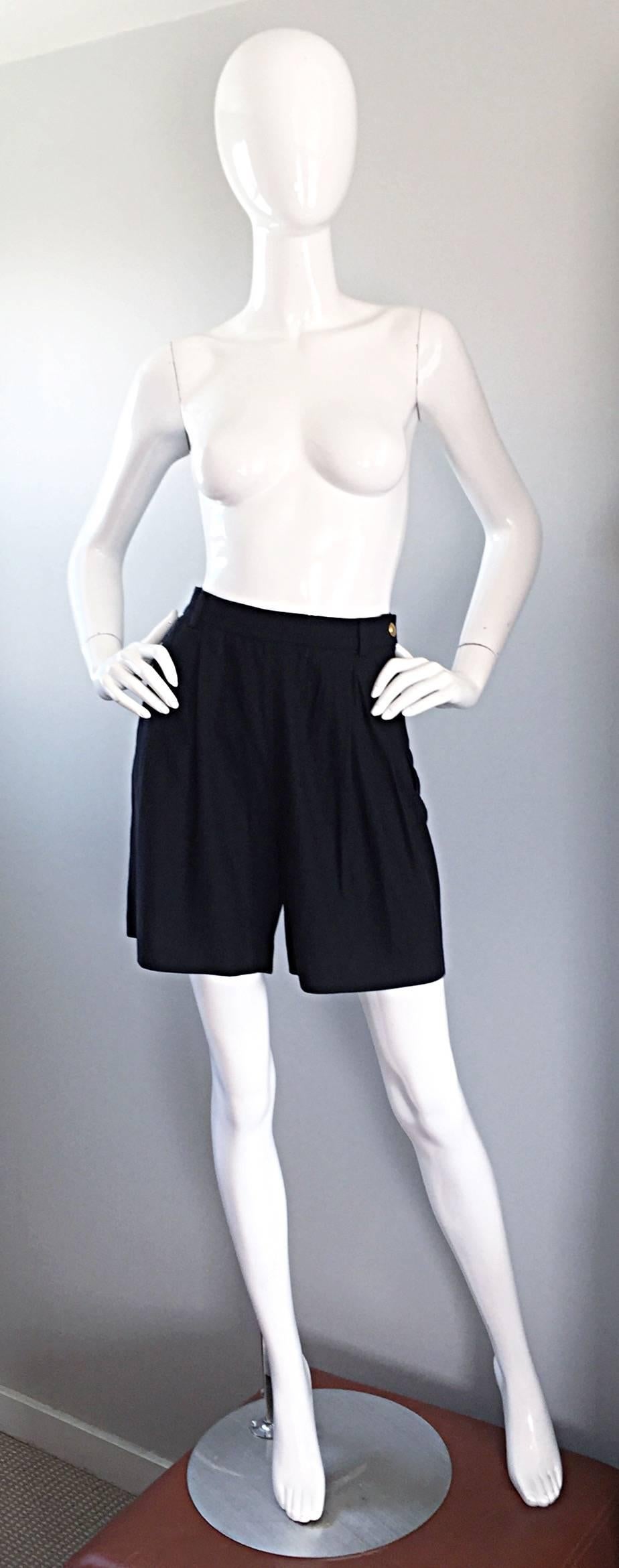 Important and rare vintage GUCCI, by TOM FORD, black high waisted pleated shorts! Super comfortable while remaining incredibly stylish! 62% Cotton, 32% Rayon. Matte gold button at side waist and back pocket, embossed with the Gucci GG logo. Pockets