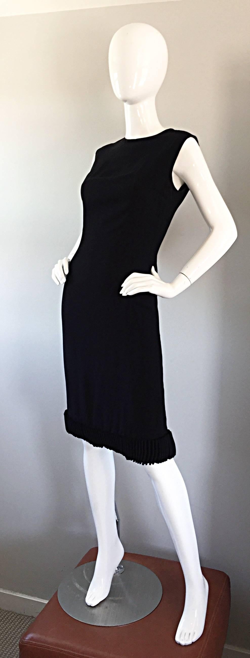 Chic 1960s Shannon Rodgers Black Crepe Sleeveless Shift Dress w/ Ribbon Trim For Sale 4