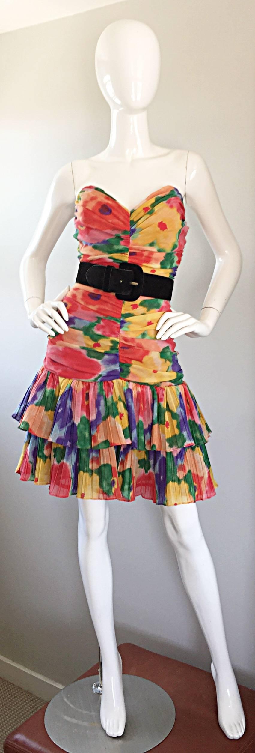 Robe à volants froncée sans bretelles à imprimé floral aquarelle de créateur vintage des années 1980 en vente 3