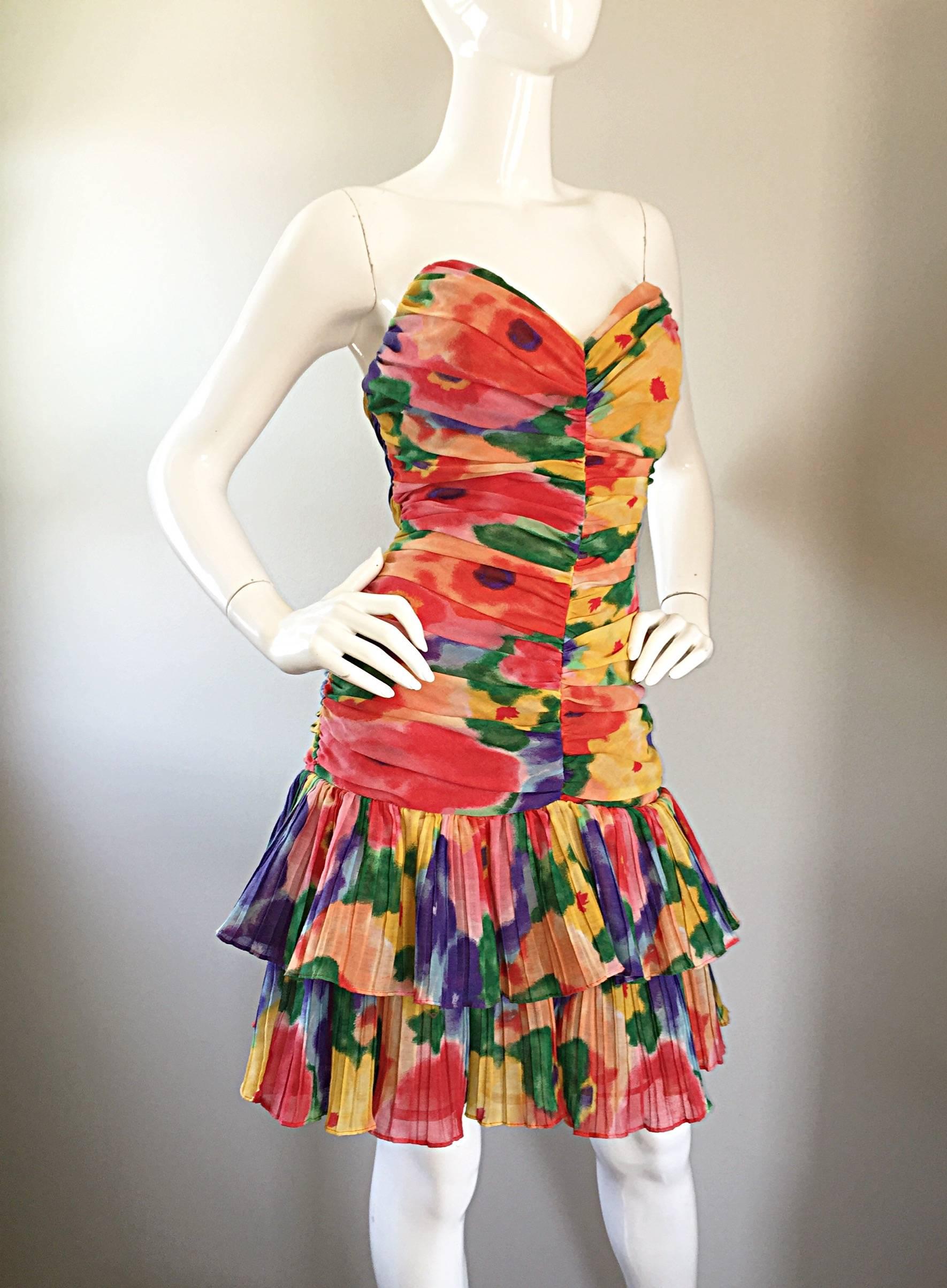 Robe à volants froncée sans bretelles à imprimé floral aquarelle de créateur vintage des années 1980 Excellent état - En vente à San Diego, CA