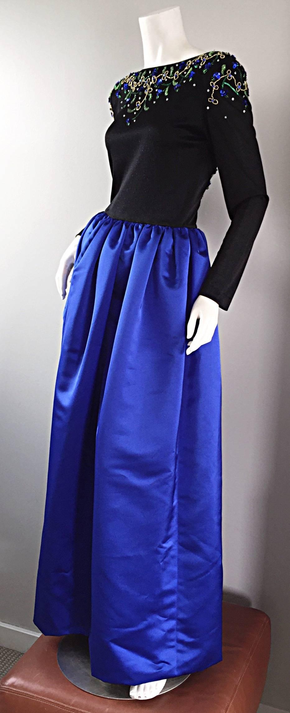 Magnifique robe de soirée vintage Victoria Royal en soie perlée bleu saphir et noir Pour femmes en vente