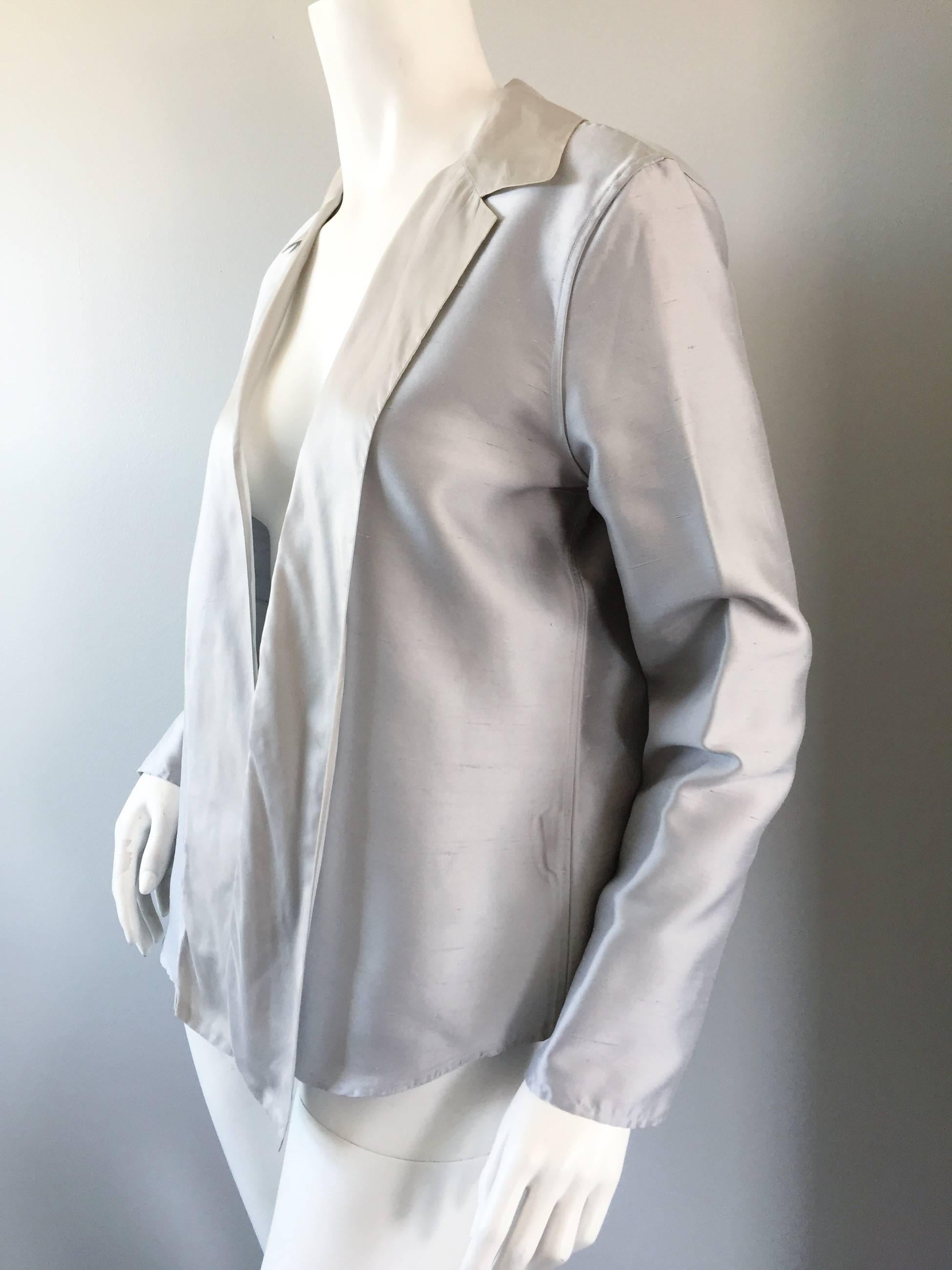 Jil Sander 1990er Seide Silber Metallic Minimalist Asymmetrische Blazer Jacke  im Zustand „Hervorragend“ im Angebot in San Diego, CA