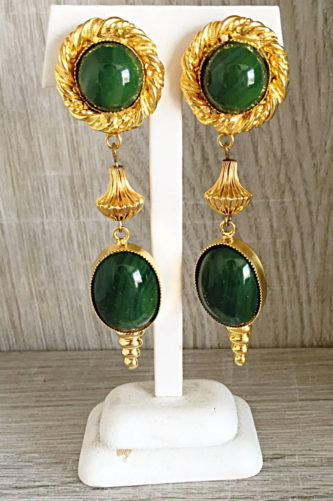 Exceptional 70s WILLIAM DE LILLO emerald green and gold chandelier earrings! Not too heavy, these beauties can easily be dressed up or down. Clip-on style that can easily be turned into pierced. Perfect with jeans or a dress. In great condition.