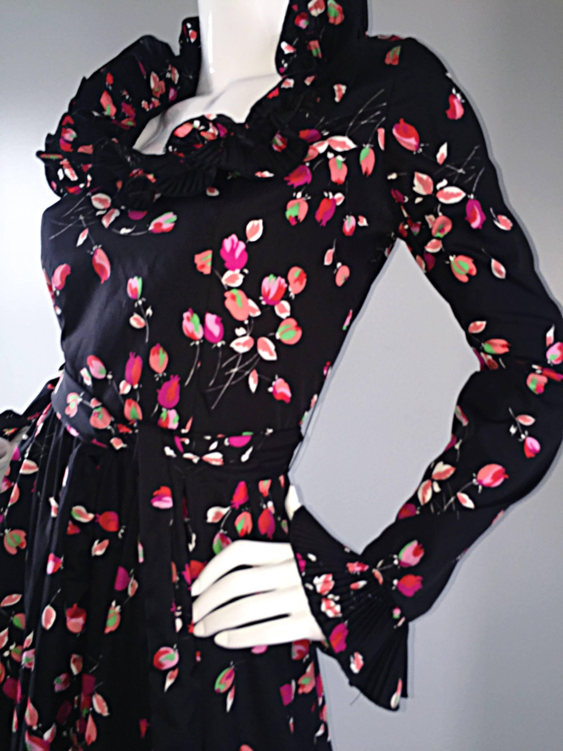 Vintage Victor Costa 1970s Black Tulip Print 70s Taffeta Belted Ruffle Dress In Excellent Condition In San Diego, CA