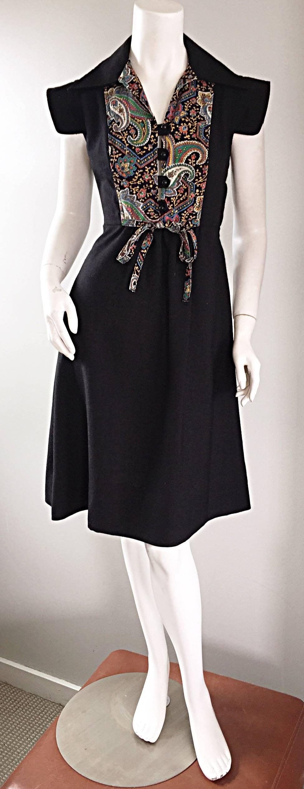 1970s Lord & Taylor Black Linen Paisley Cap Sleeve Vintage Boho A - Line Dress For Sale 2