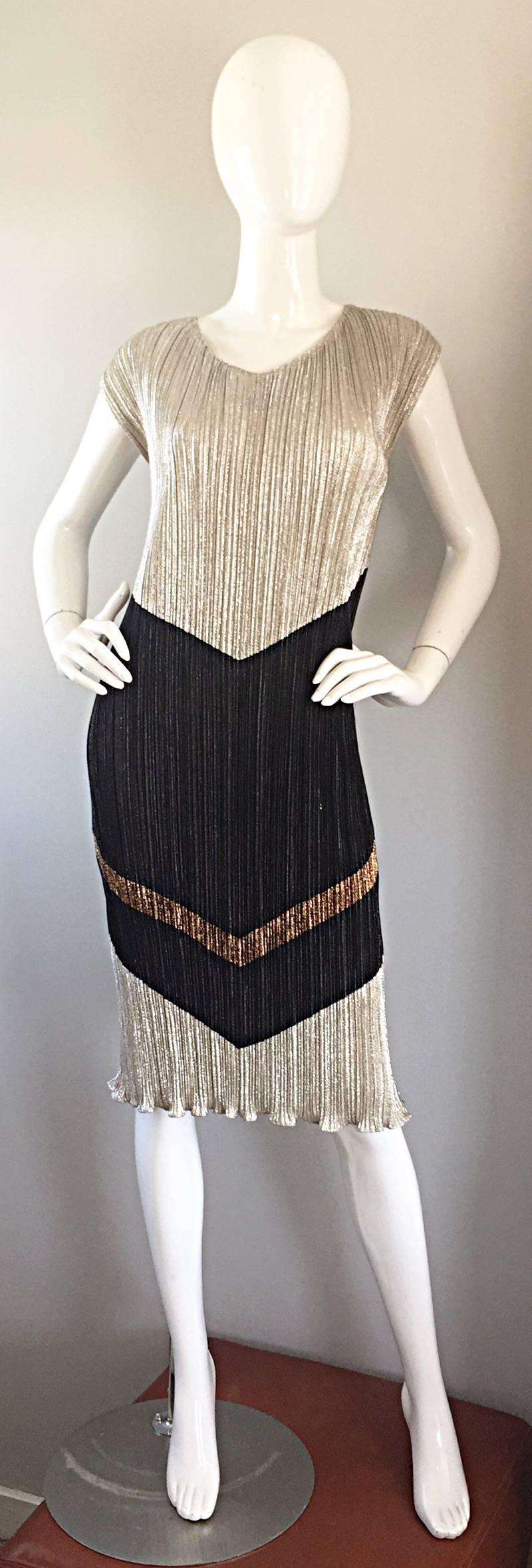 Incredible vintage SAMIR 70s does 20s color block metallic plisse flapper dress! Features geometric color blocks in white gold / silver, black, and bronze on the front and back. Classic 1920 silhouette in an art deco print. All over plisse pleating
