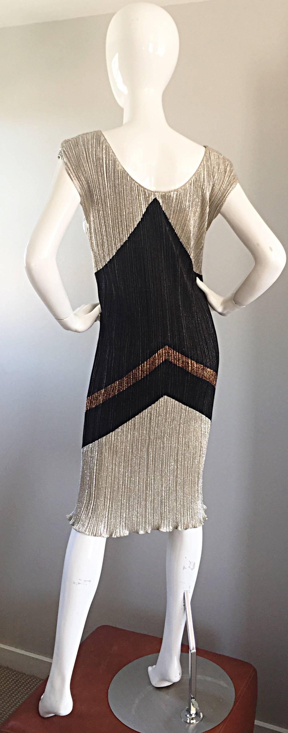 Amazing Vintage Samir 1970s does 1920s Gold, Silver, Bronze, Black Plisse Dress In Excellent Condition In San Diego, CA