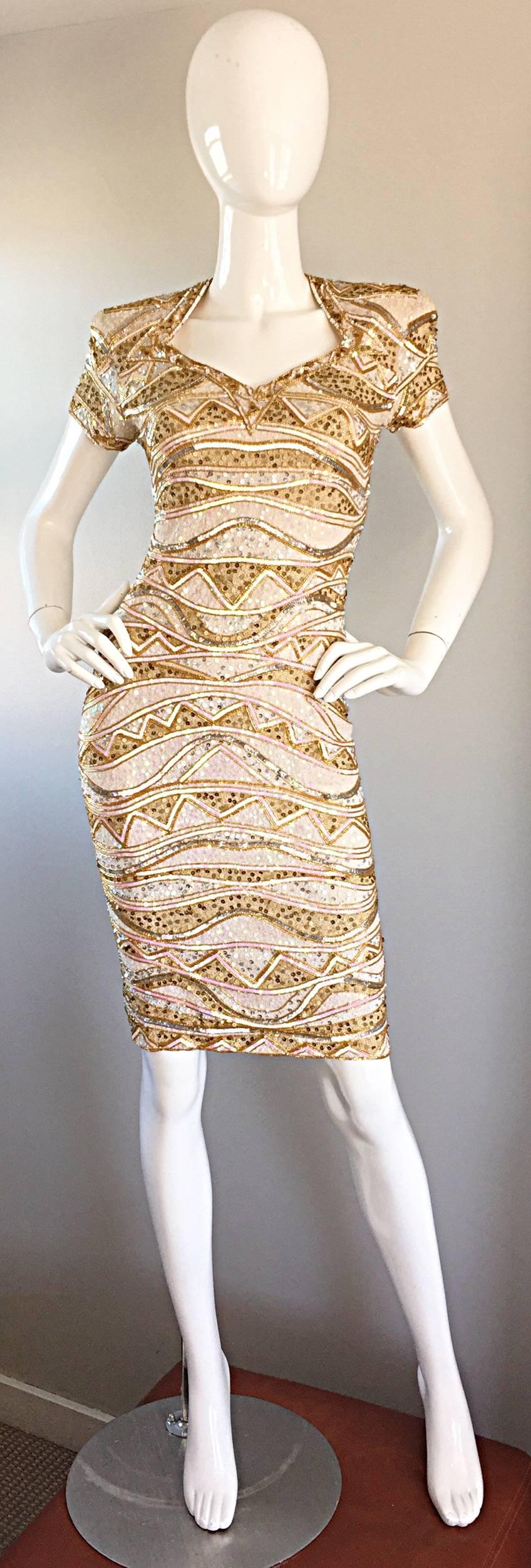 Naeem Khan Riazee Vintage Open Back Sequin + Beaded Bodycon Size 6 Wiggle Dress For Sale 2