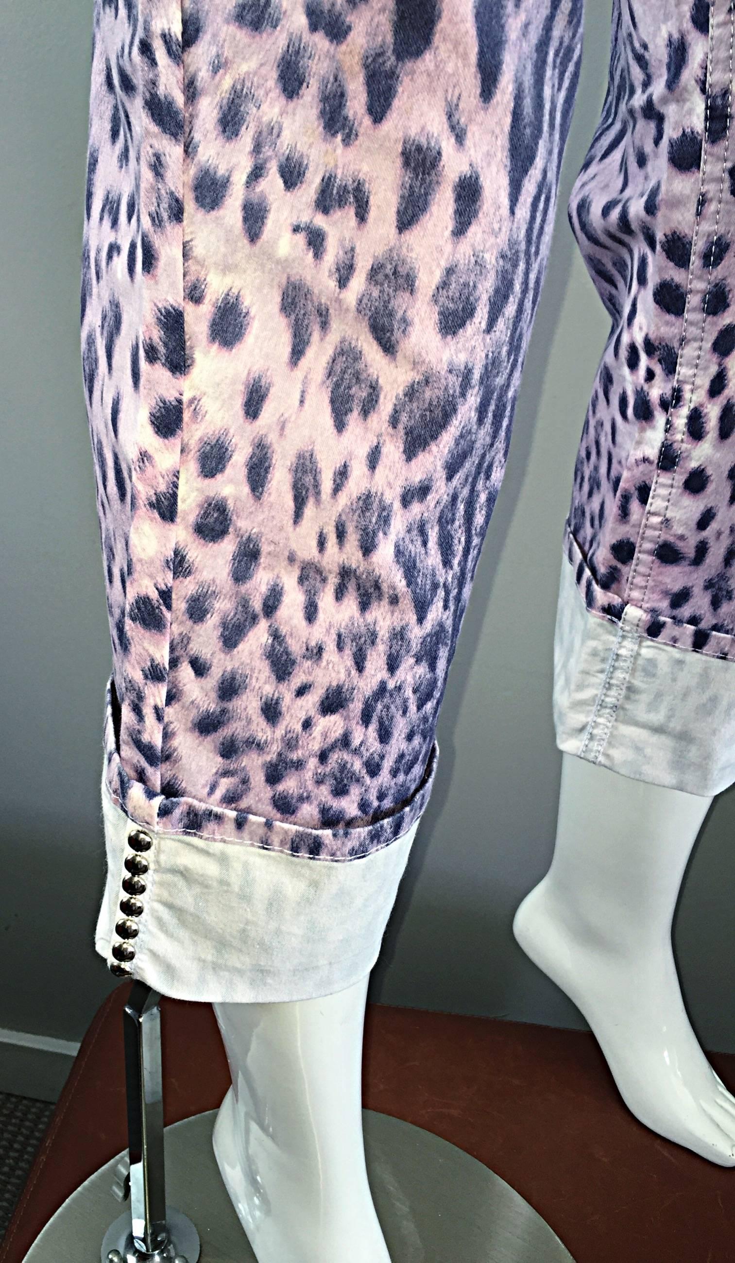 Vintage Roberto Cavalli Purple Leopard Cheetah Studded Cropped Capri Pants Sz M In Excellent Condition In San Diego, CA