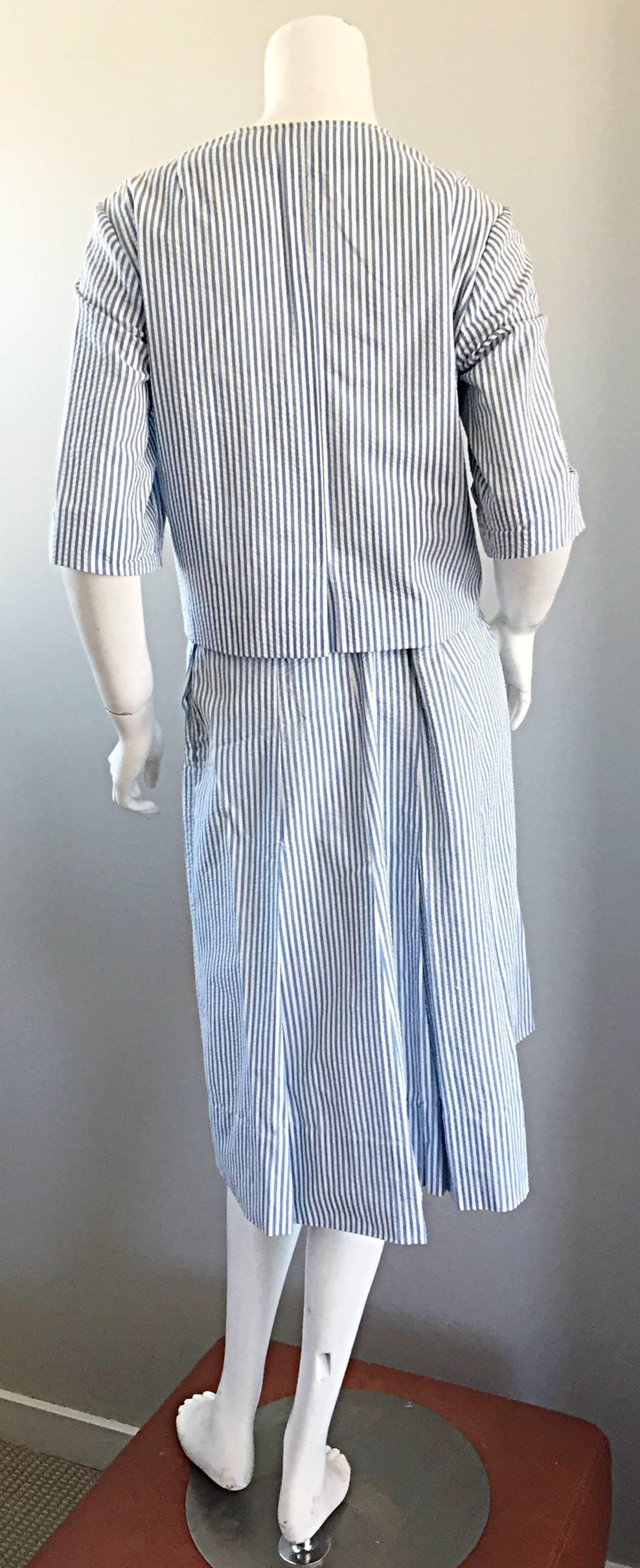 1960s Florence Walsh Vintage Seersucker Blue and White Striped Cotton 60s Suit In Excellent Condition For Sale In San Diego, CA