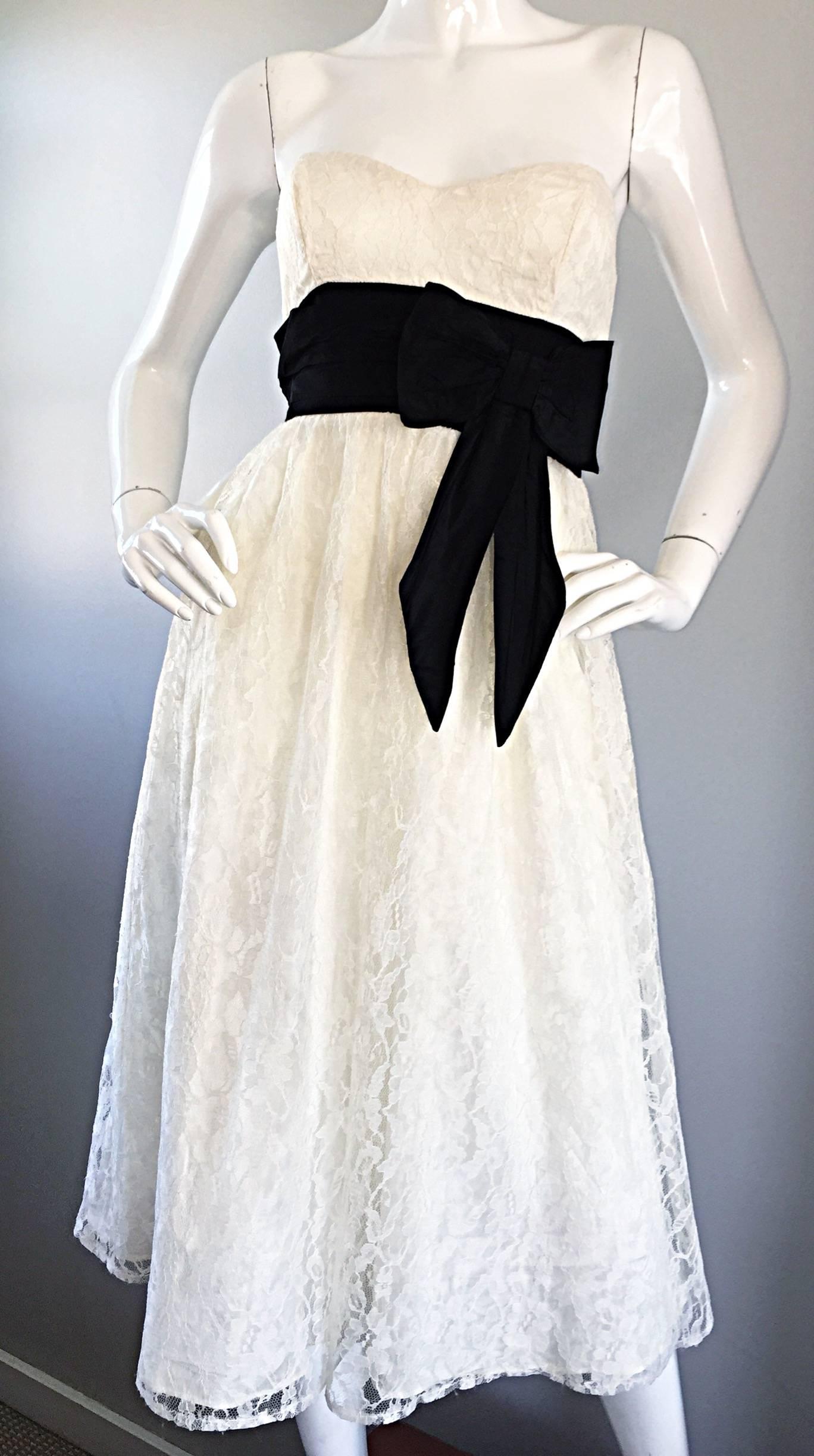 Chic 1990s does 1950s White and Black Lace Strapless Vintage 90s Dress Small For Sale 1