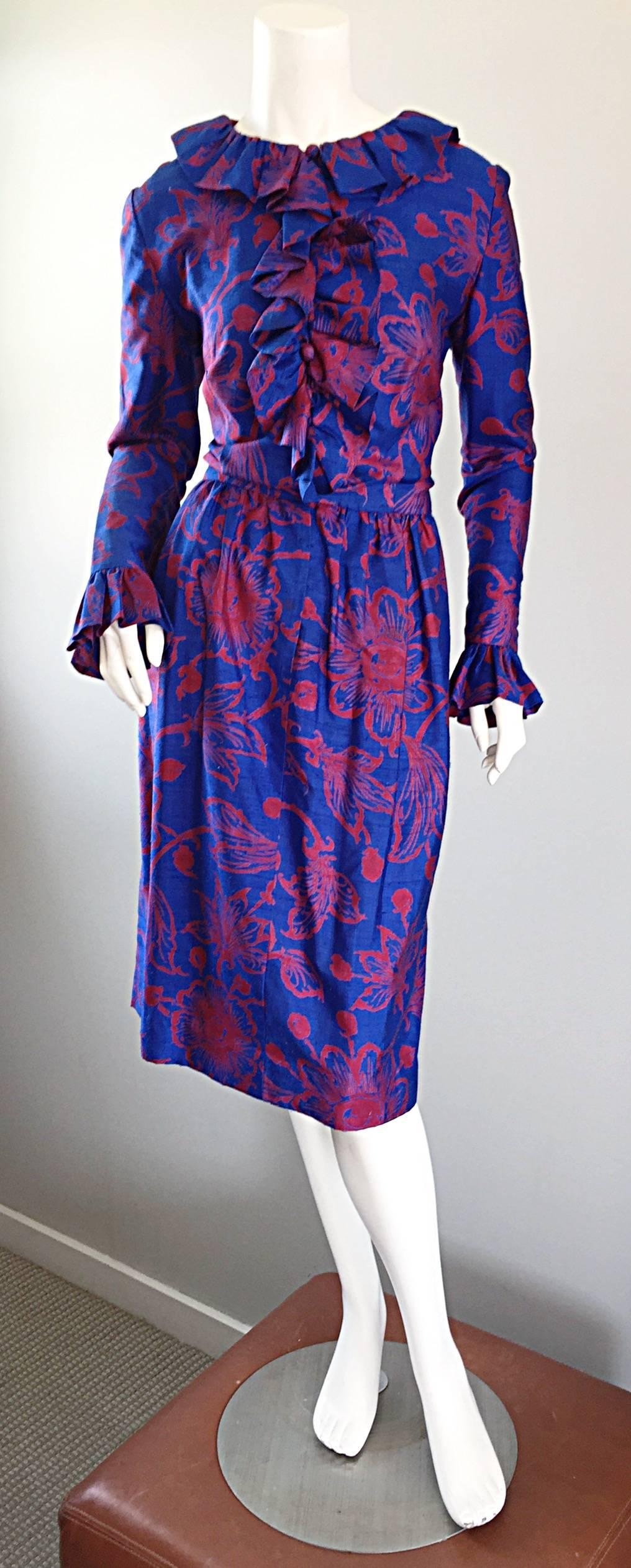 I absolutely LOVE this label! Yen Yen of Malaya was a. Fashion house based in Malaysia in the 1960s. I have only run across a handful of their pieces, and this is definitely one of my favorites!
Vibrant blue and red silk with an incredible abstract