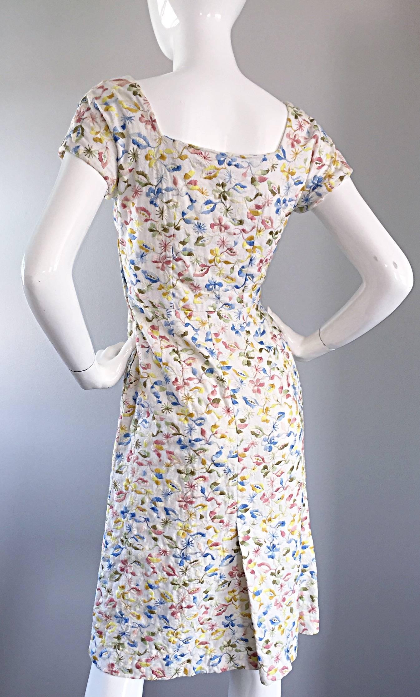 Beautiful Late 1950s 50s White Cotton Embroidered Pastel Flowers Vintage Dress 3