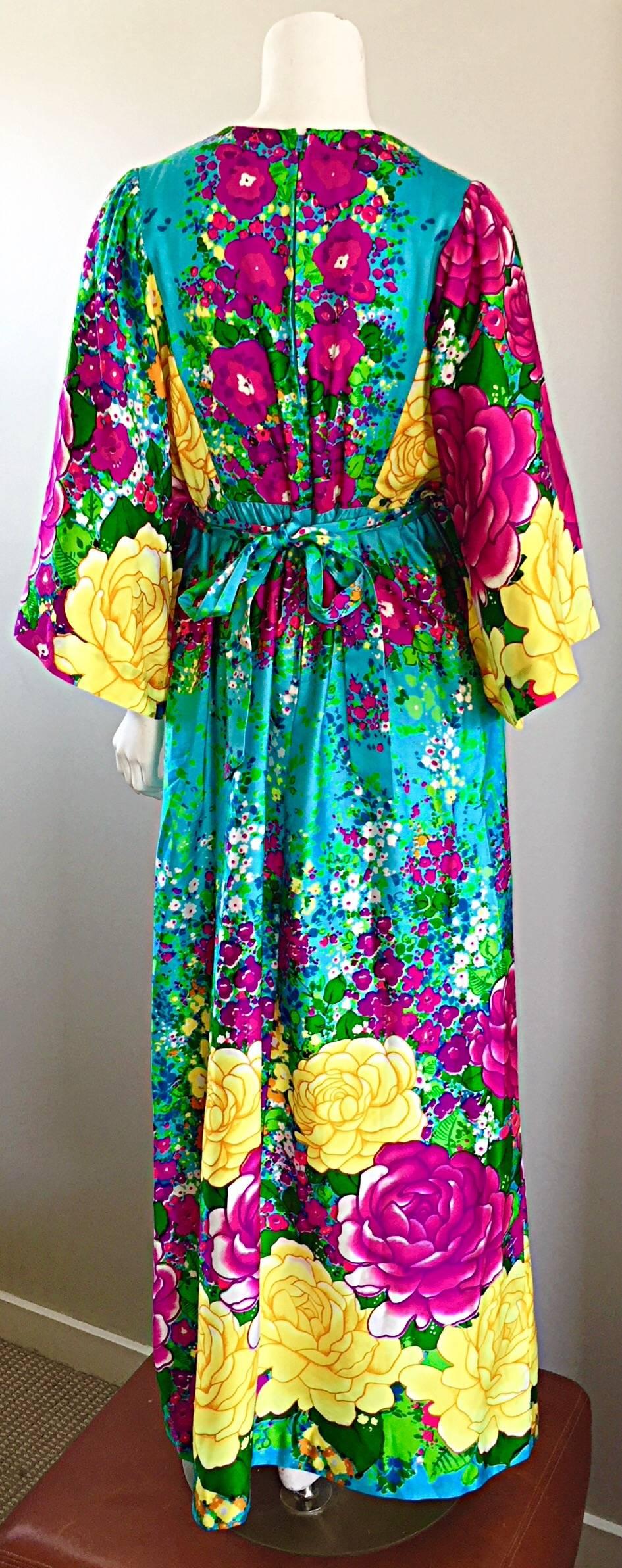 VINTAGE Evelyn Margolis Hilo Hattie 1970er Jahre Buntes 70er Jahre Kimono Kaftan Maxikleid im Zustand „Hervorragend“ im Angebot in San Diego, CA