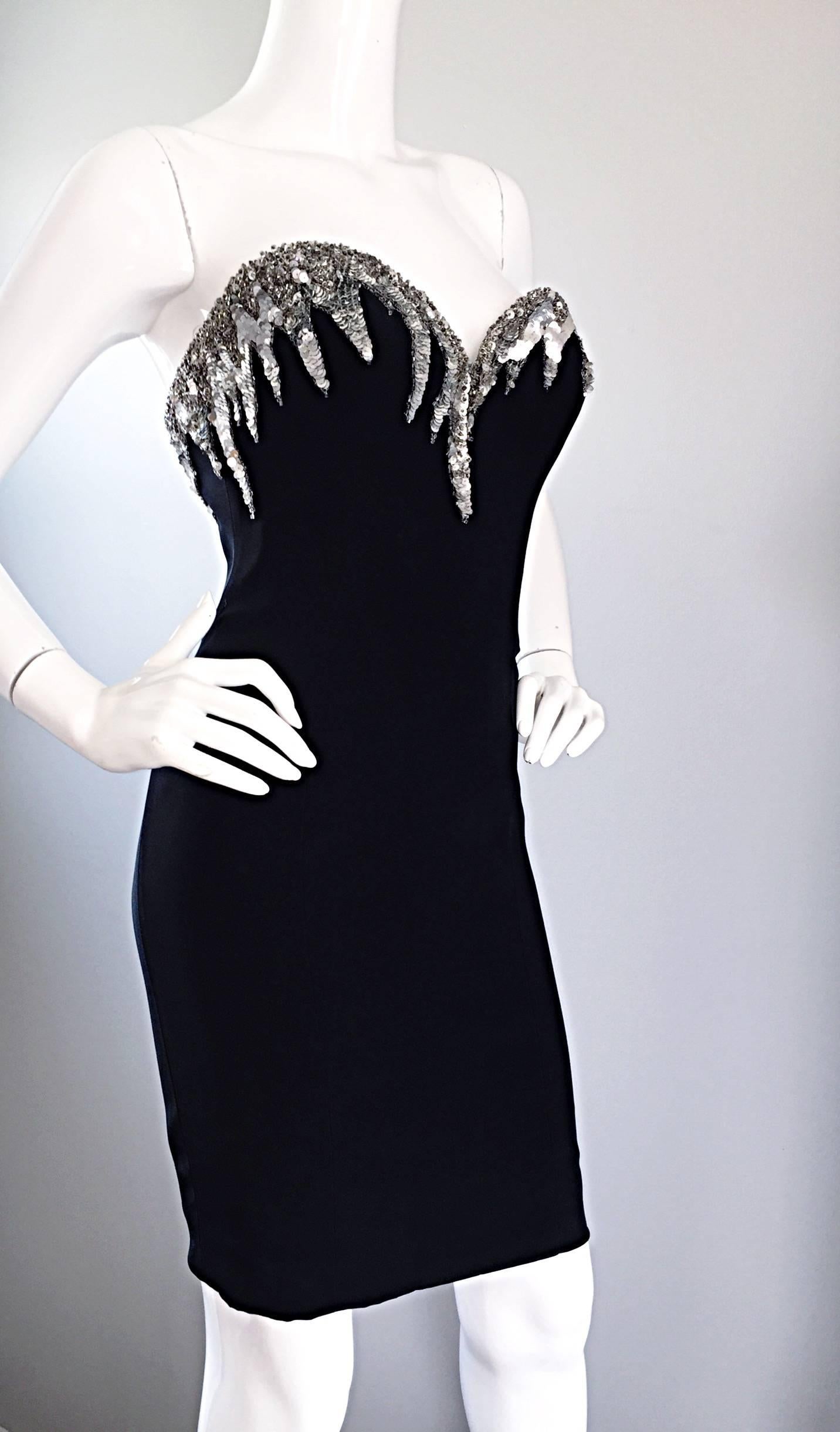 Minivestido sin tirantes de lentejuelas negras y plateadas vintage Bob Mackie talla 4 Negro en venta