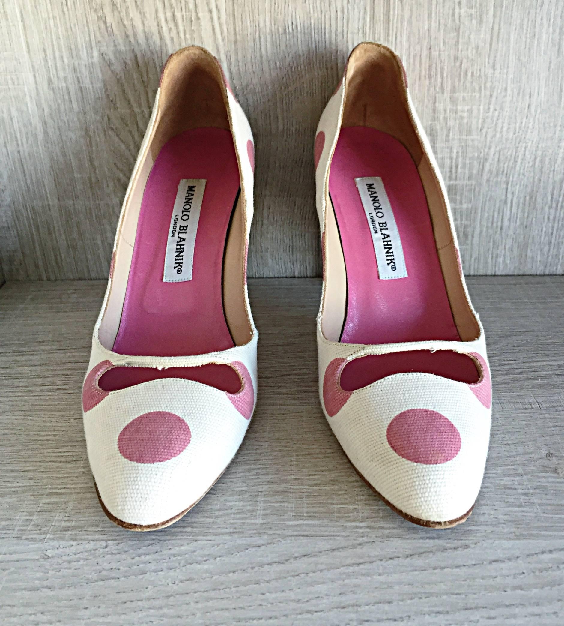 Gray Manolo Blahnik Size 38.5 / 8.5 Pink and White Polka Dot Cut - Out Heels Pumps For Sale