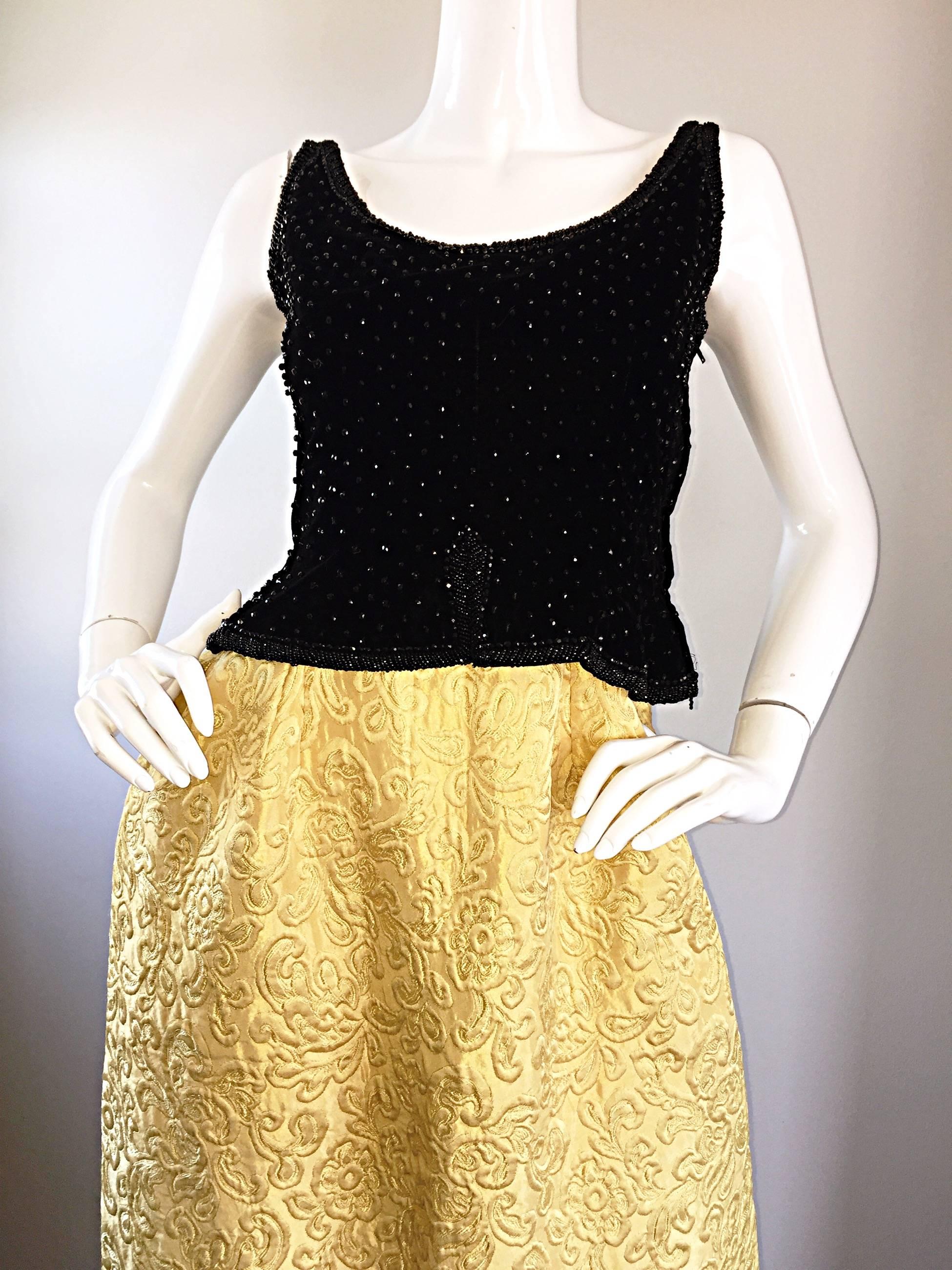 Beige Bergdorf Goodman - Magnifique robe de soirée des années 1960, perlée, noire et dorée, en brocart de soie en vente