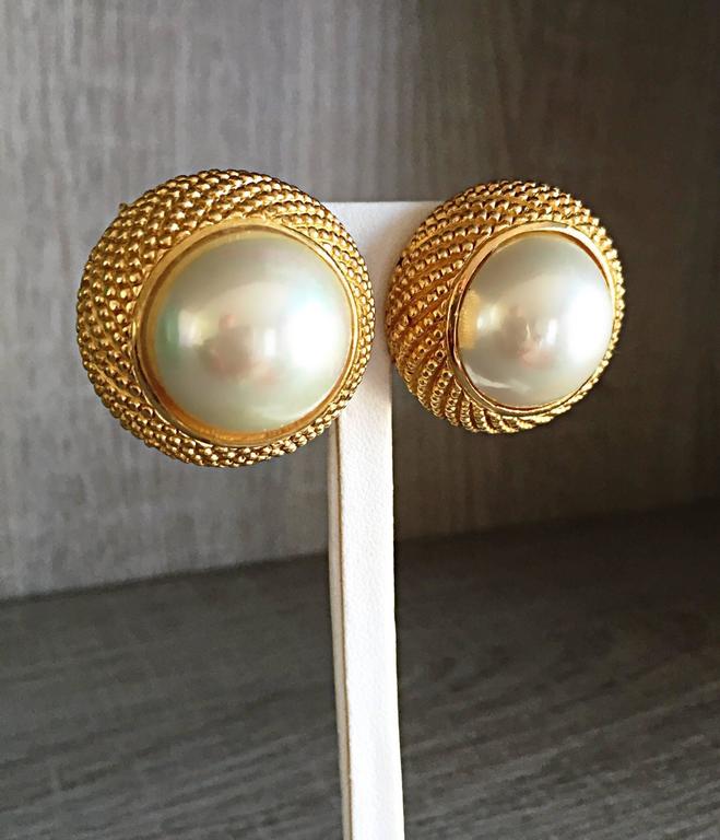 Christian Dior 90s Gold Plated Vintage Faux Pearl Gradient Pearl CD Logo Necklace Accessories White gold