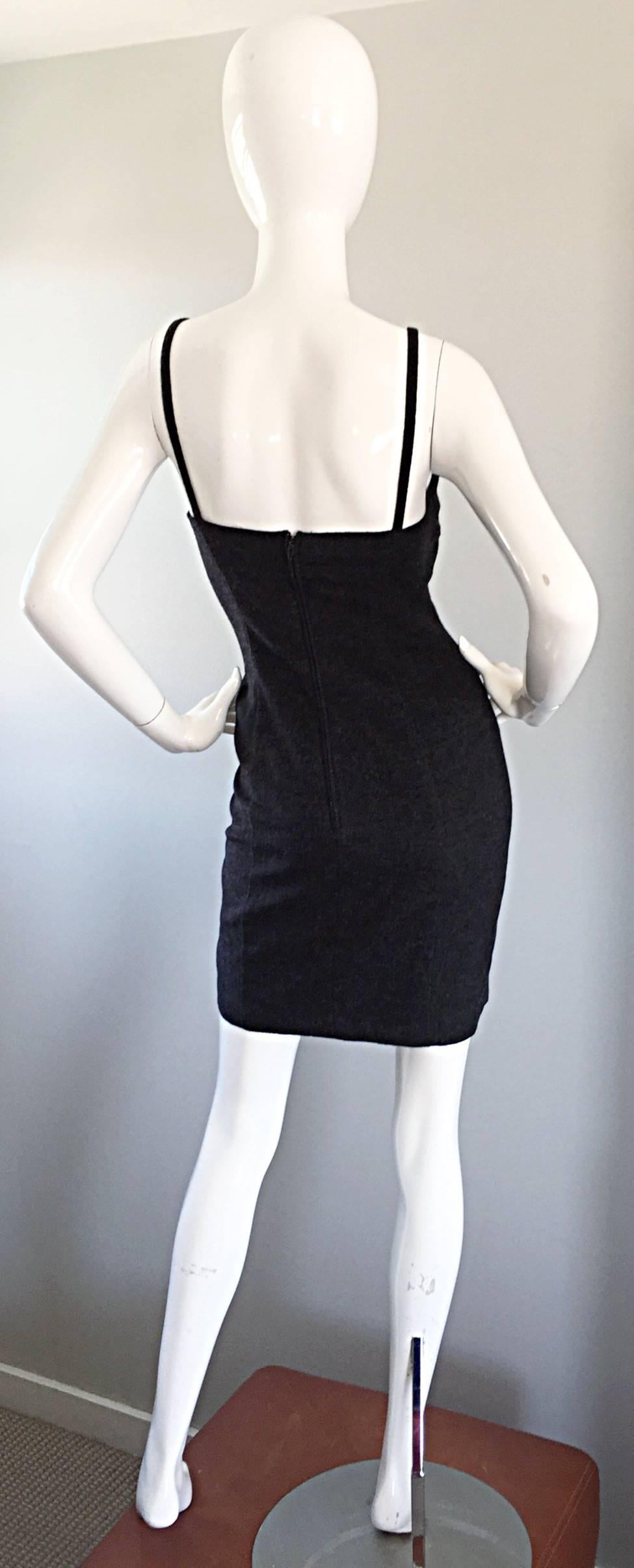 1990er Michael Kors Vintage Holzkohle Grau Bodycon frühe 90er Jahre italienisches Minikleid 6 im Zustand „Hervorragend“ im Angebot in San Diego, CA