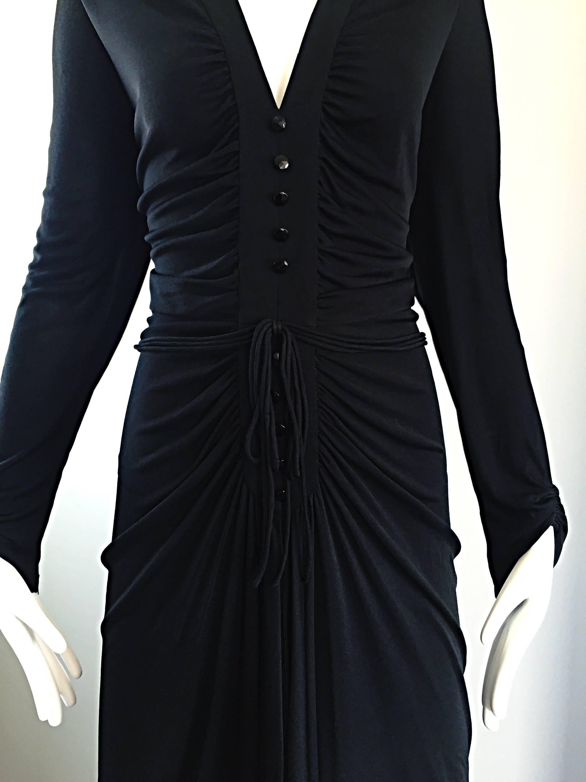 Nina Ricci Vintage 1970er Jahre langärmeliges griechisch inspiriertes schwarzes Discokleid aus Jersey (Schwarz) im Angebot