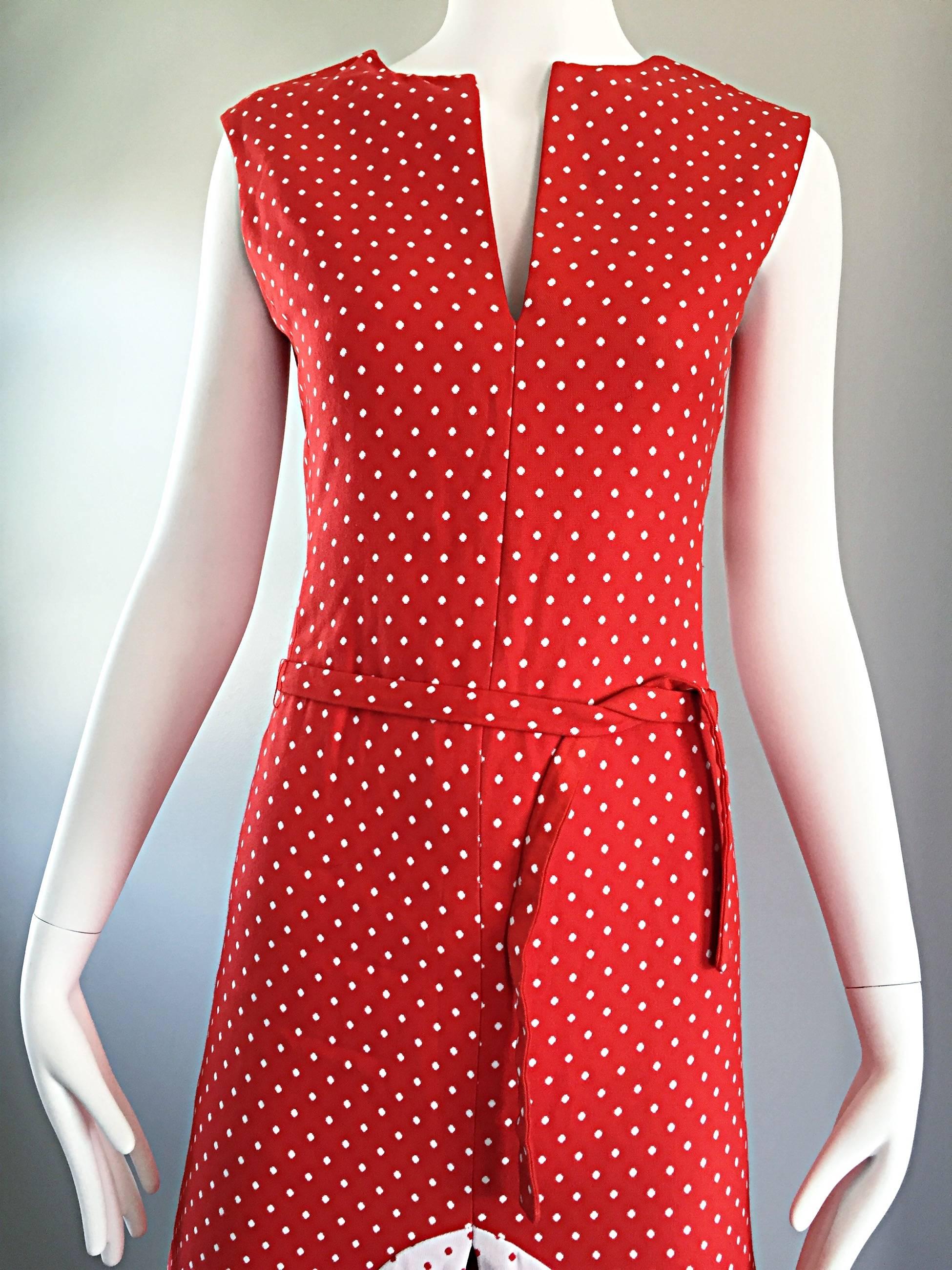 Donna 1960 Pierre Cardin Couture Vintage Space Age Rosso Bianco Dot Dot Cut Out Dress in vendita