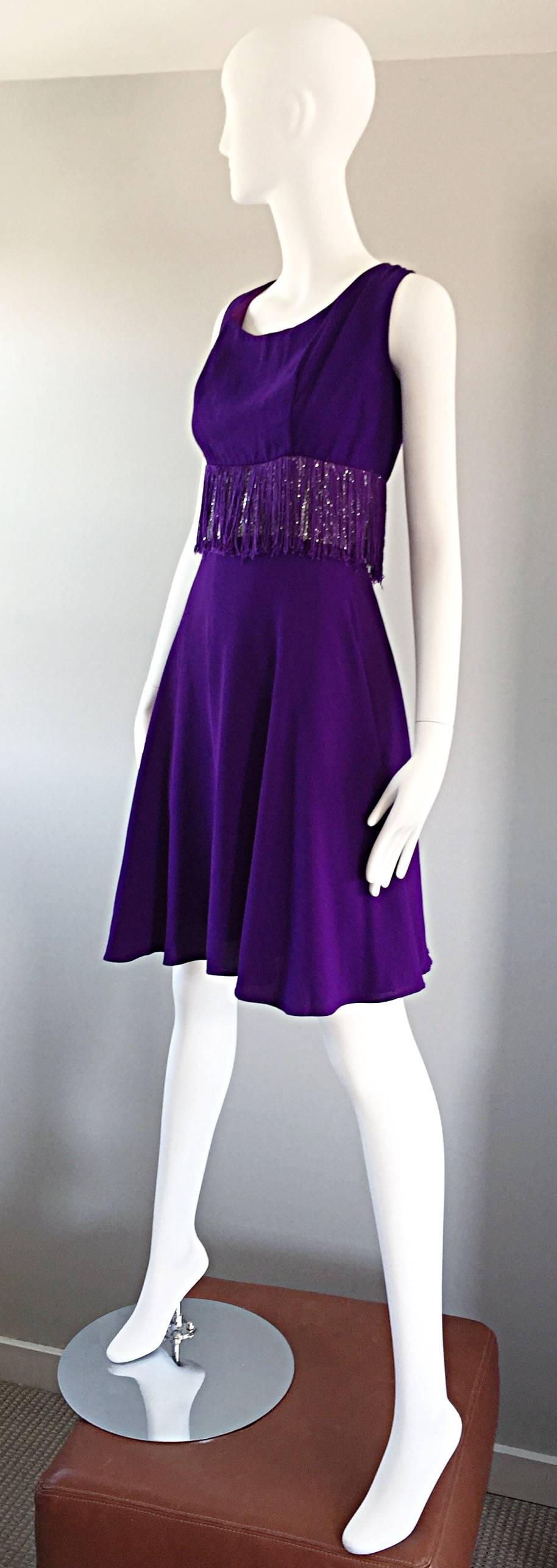 Lila und Silber Metallic 1960er Jahre Vintage A - Linie Unglaubliches 60er Fransenkleid (Violett) im Angebot