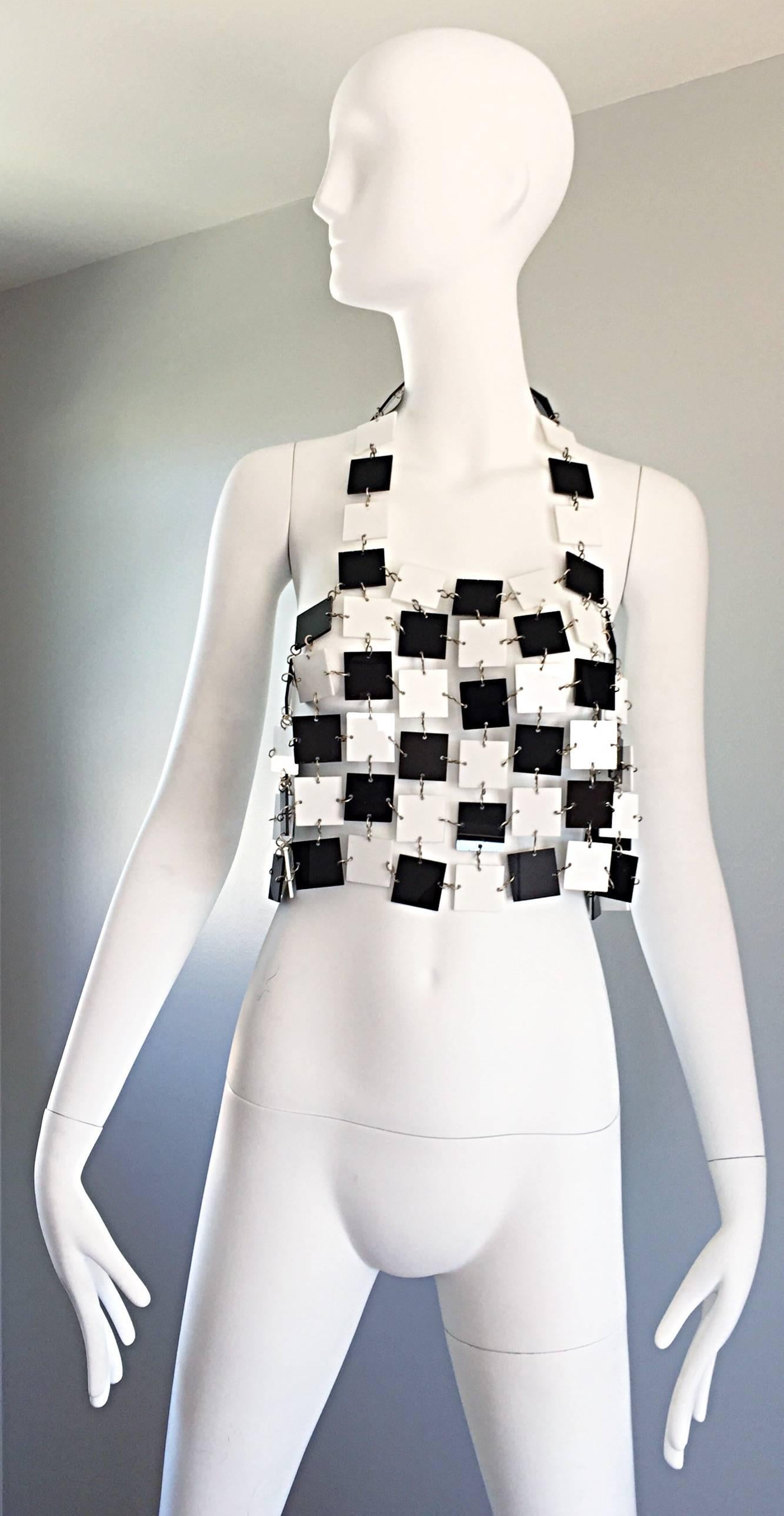 Paco Rabanne Schwarzes und weißes Acryl Vintage Träger-Crop-Top, 1960er Jahre im Zustand „Hervorragend“ im Angebot in San Diego, CA