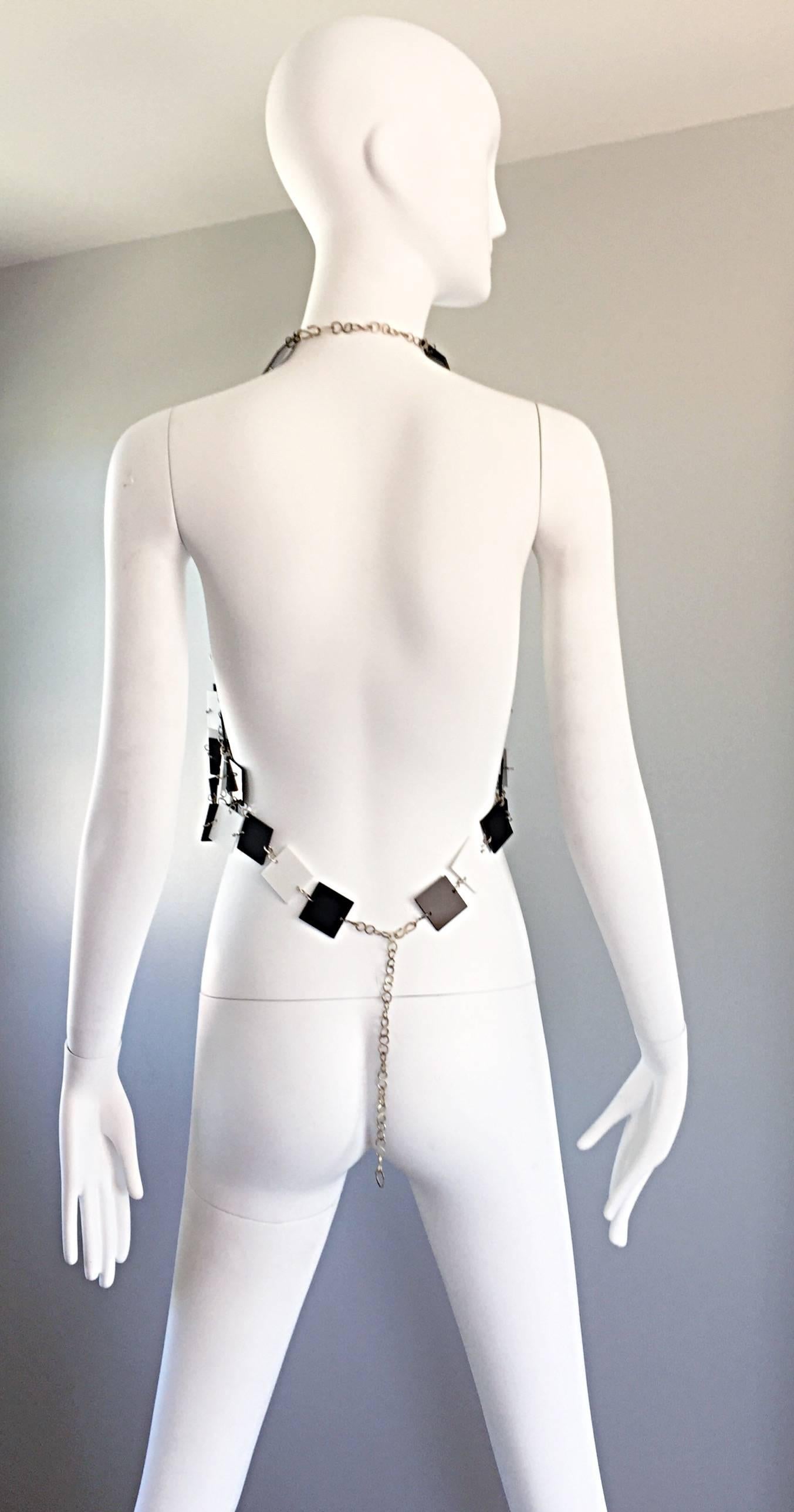 Paco Rabanne Schwarzes und weißes Acryl Vintage Träger-Crop-Top, 1960er Jahre Damen im Angebot