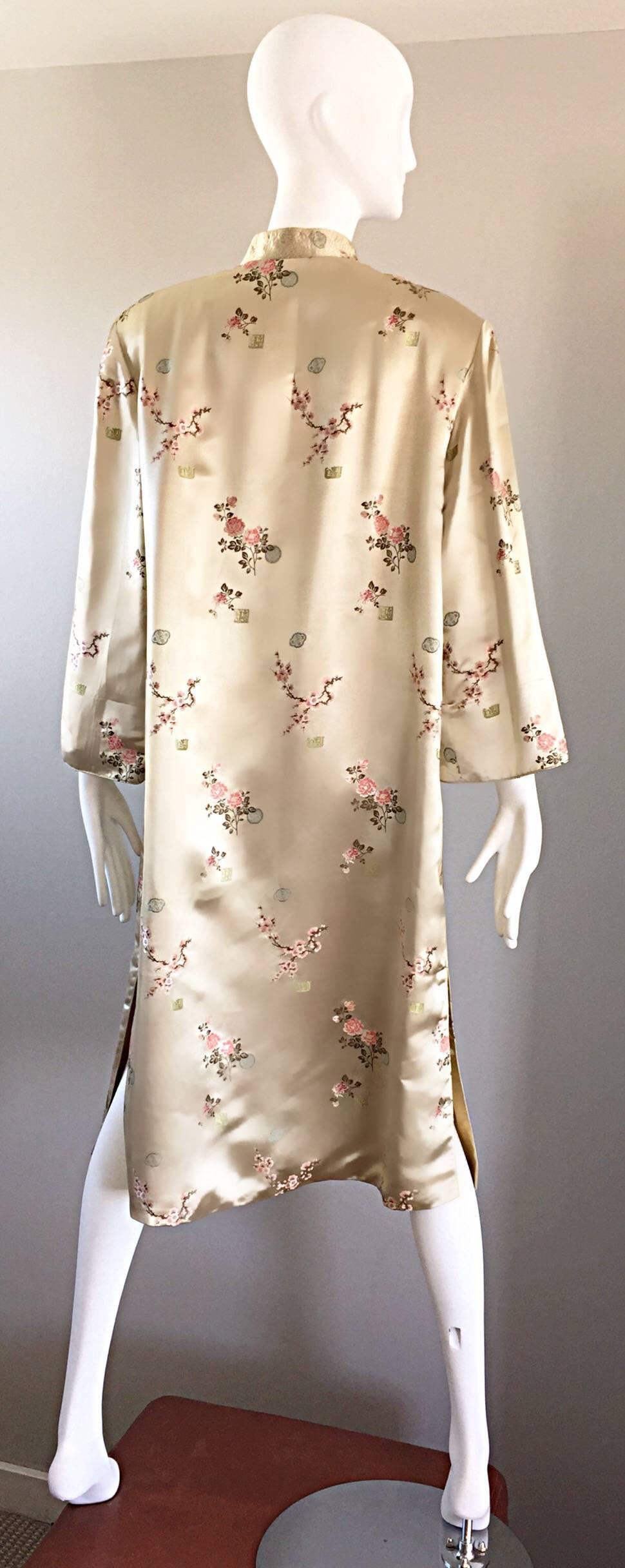 Women's 1960s Couture Asian Vintage Light Pale Gold Silk 60s Kimono Jacket w/ Flowers For Sale