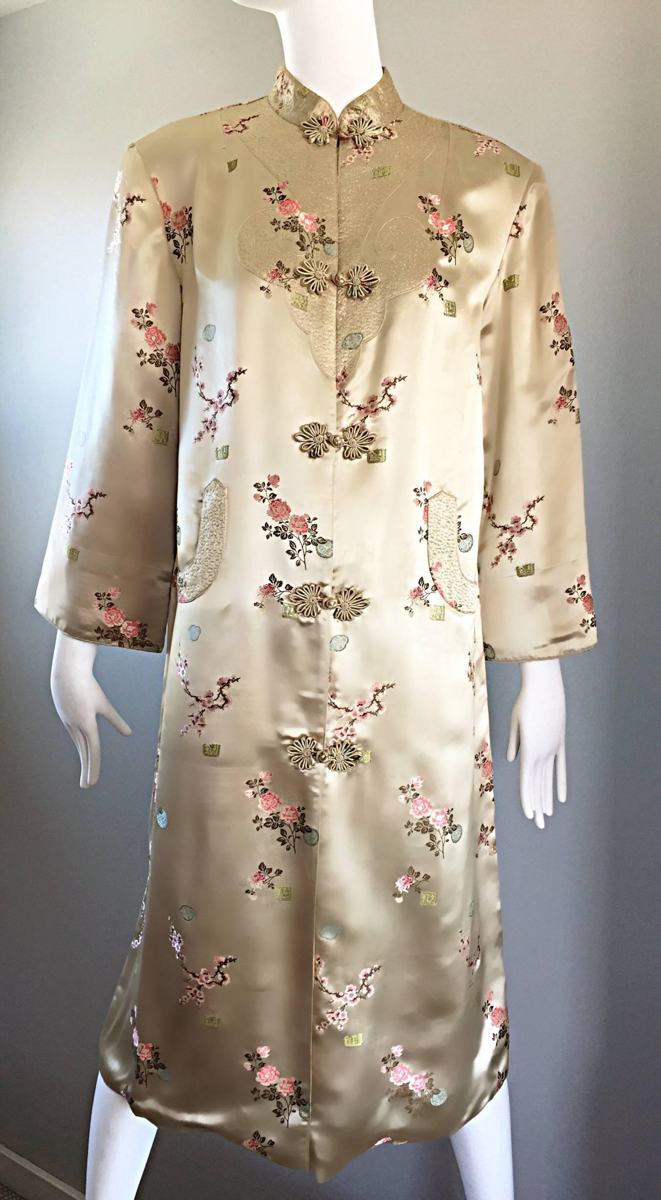1960s Couture Asian Vintage Light Pale Gold Silk 60s Kimono Jacket w/ Flowers For Sale 1