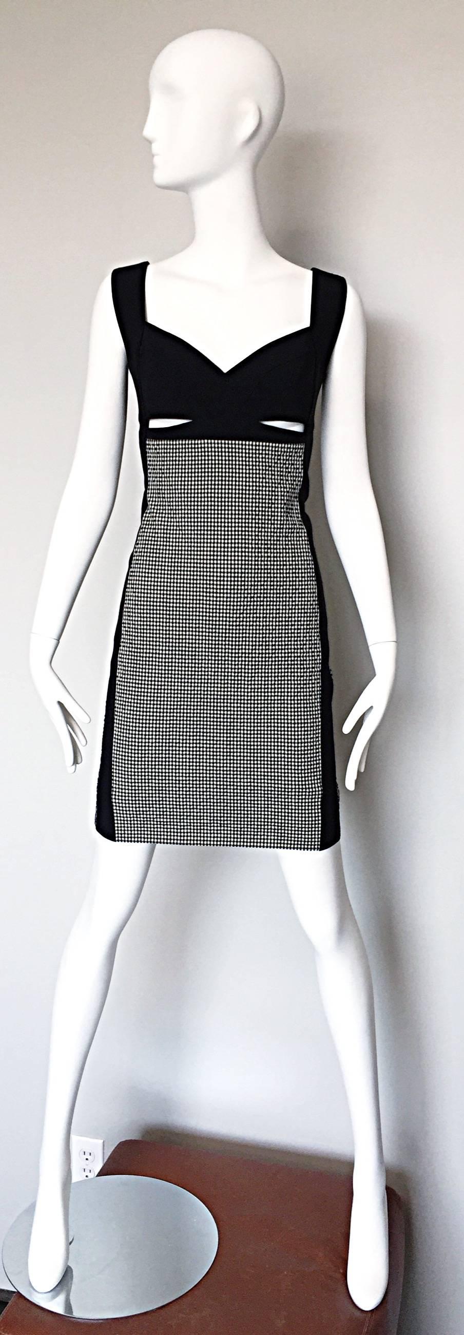 Sexy NARCISCO RODRIGUEZ black and white gingham paneled Bodycon cut-out dress! Features a black fitted bodice, with a sweetheart neckline and cut-outs below the bust. Reveals just the right amount of skin. Super flattering to the body, and hugs the