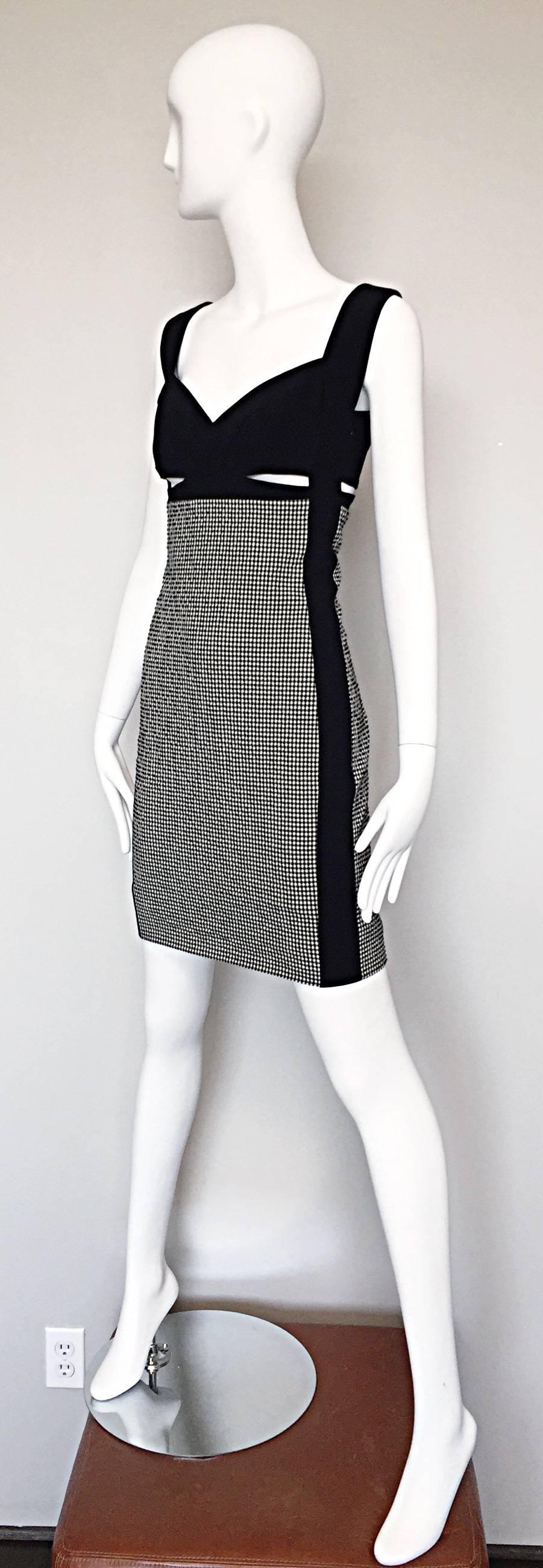 Narcisco Rodriguez Black and White Gingham Cut - Out Runway Dress Size 42 / 6 In New Condition For Sale In San Diego, CA