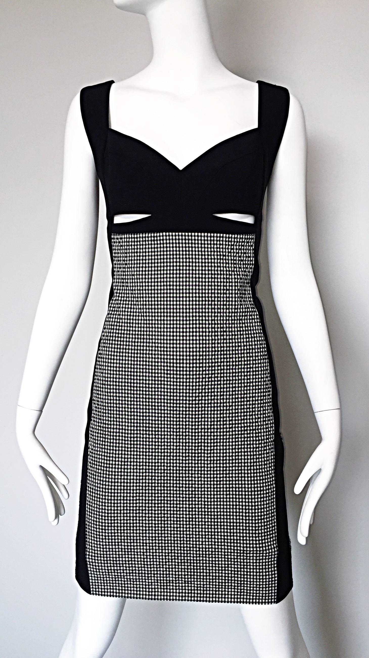 Narcisco Rodriguez Black and White Gingham Cut - Out Runway Dress Size 42 / 6 For Sale 1