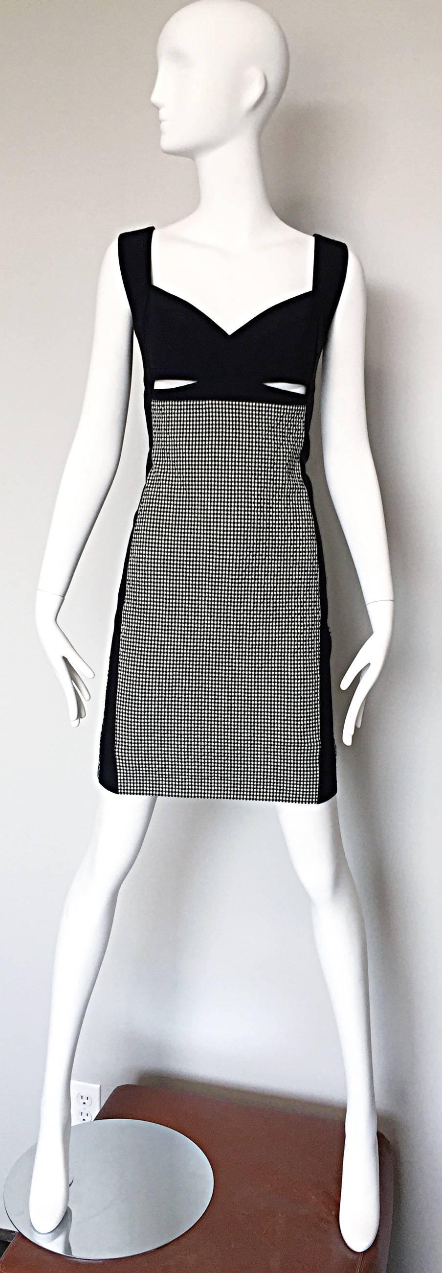 Narcisco Rodriguez Black and White Gingham Cut - Out Runway Dress Size 42 / 6 For Sale 3