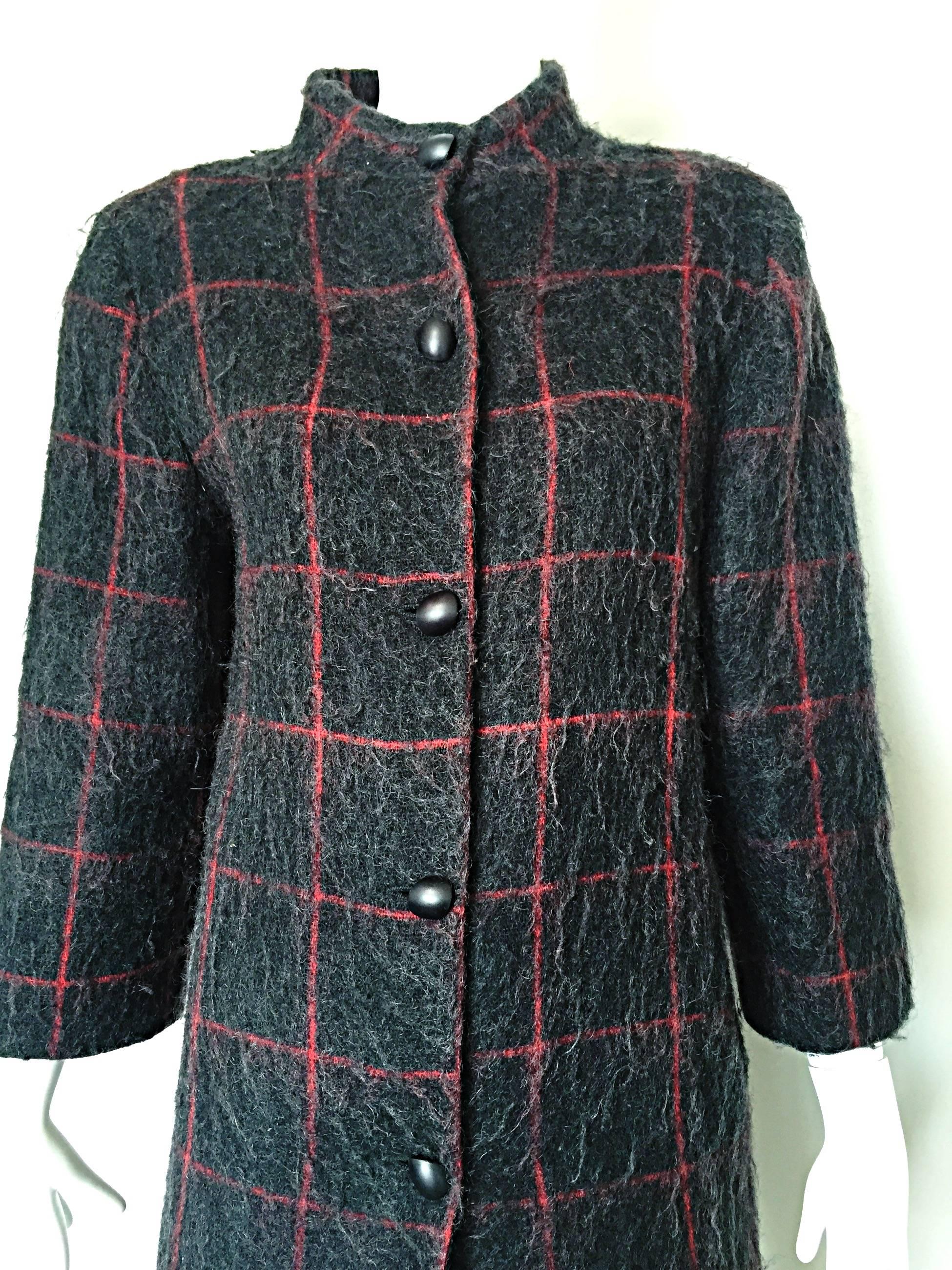Geoffrey Beene Beene Bag Manteau vintage gris et rouge en mohair à carreaux coupe trapèze Pour femmes en vente
