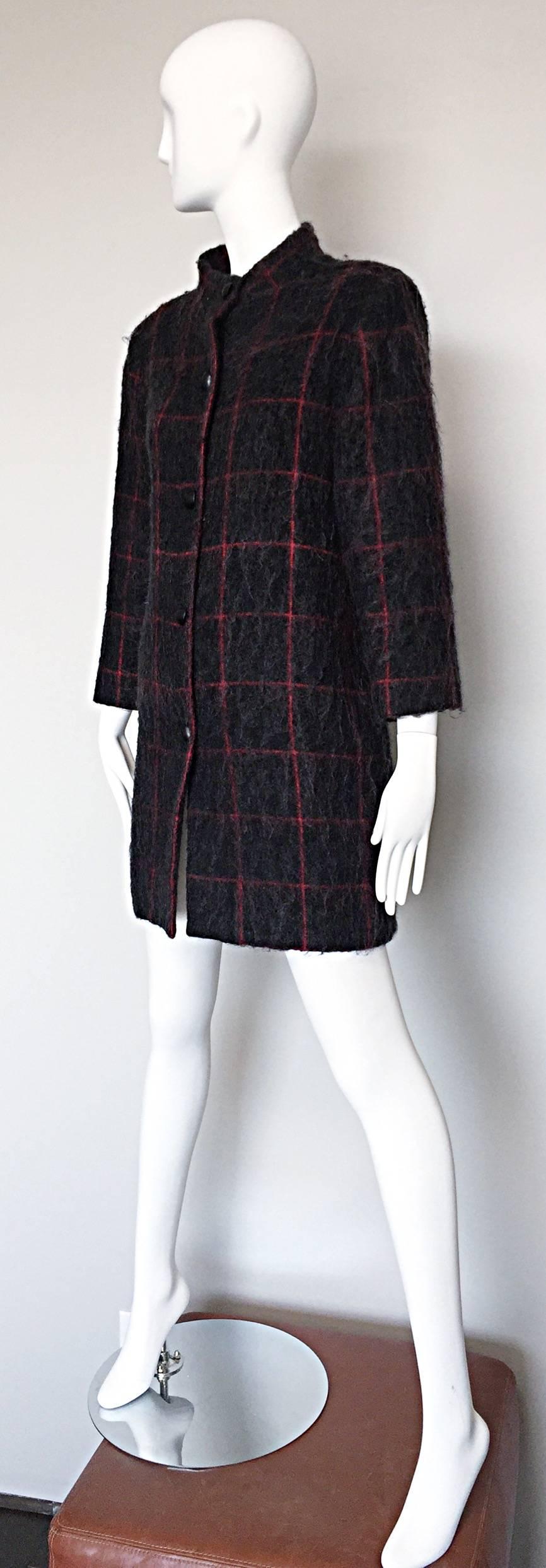 Vintage Geoffrey Beene Beene Bag Grey + Red Plaid Mohair Wool Swing Jacket Coat In Excellent Condition For Sale In San Diego, CA