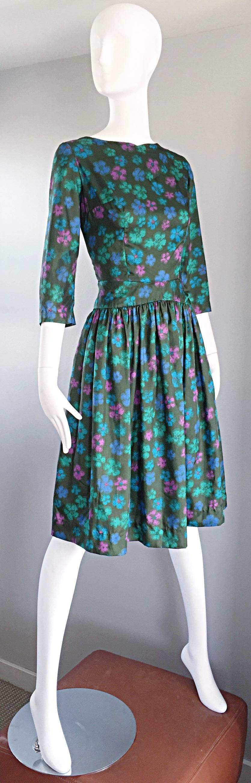 Carole King Vintage 1950s Green Watercolor Floral Silk 3/4 Sleeves 50s Dress  Excellent état - En vente à San Diego, CA