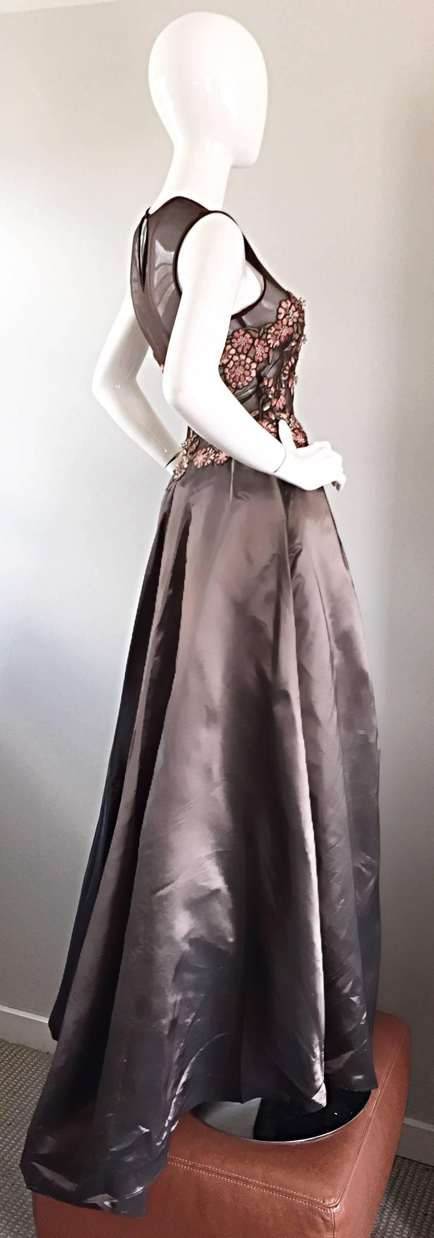 Halle Berry's Robe emblématique Elie Saab 2002 Oscar en taffetas de soie brodé taupe en vente 3