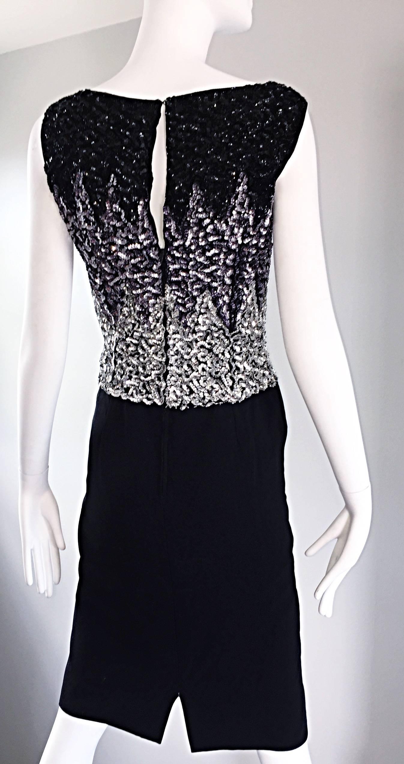 Precioso vestido vintage de los años 50 de crepé con lentejuelas negras y plateadas en venta 1