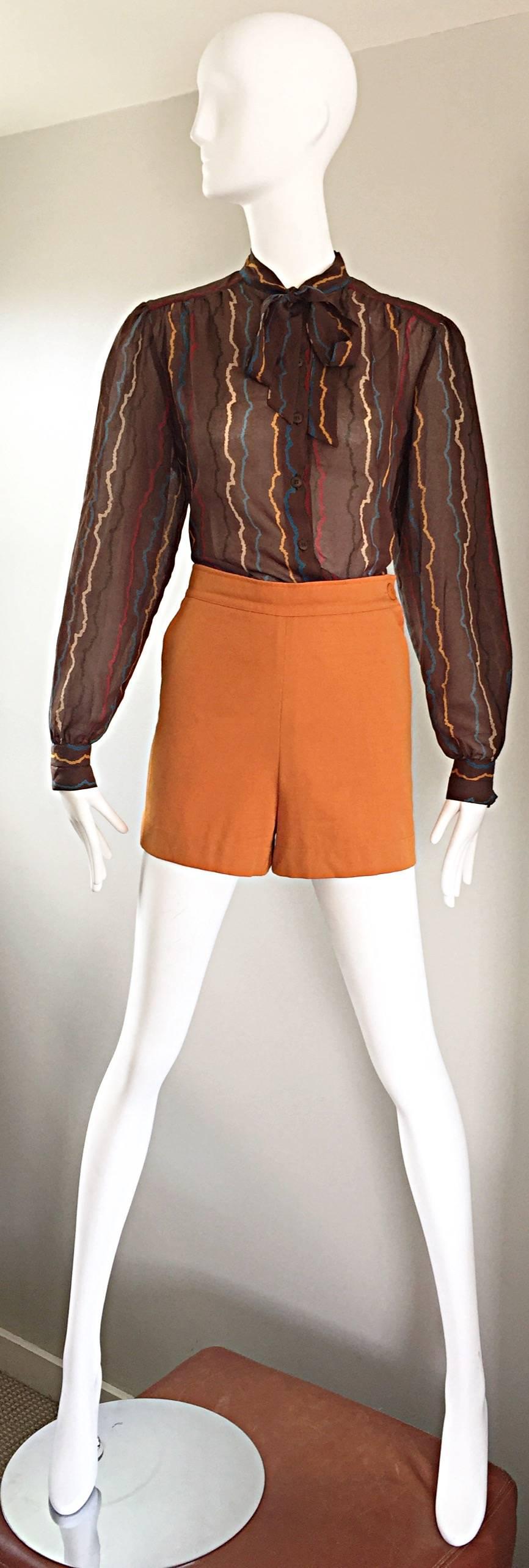 Vintage Mondi 1980s Taupe Semi Sheer ' Sgwiggle ' Pussycat Bow 80s Silk Blouse in vendita 3