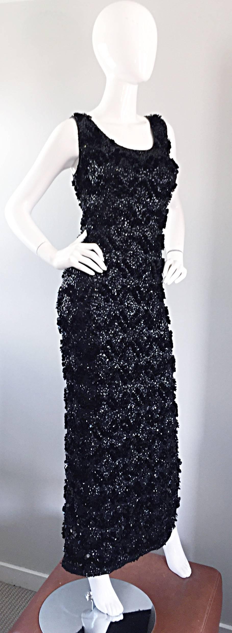 Incroyable robe de soirée vintage en laine noire à paillettes et perles (années 1950)  Pour femmes en vente