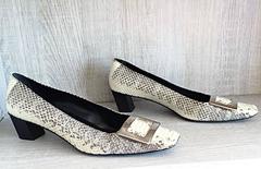 Roger Vivier Size 10 / 40 Shoes Limited Edition Python Snakeskin Belle Low Pumps