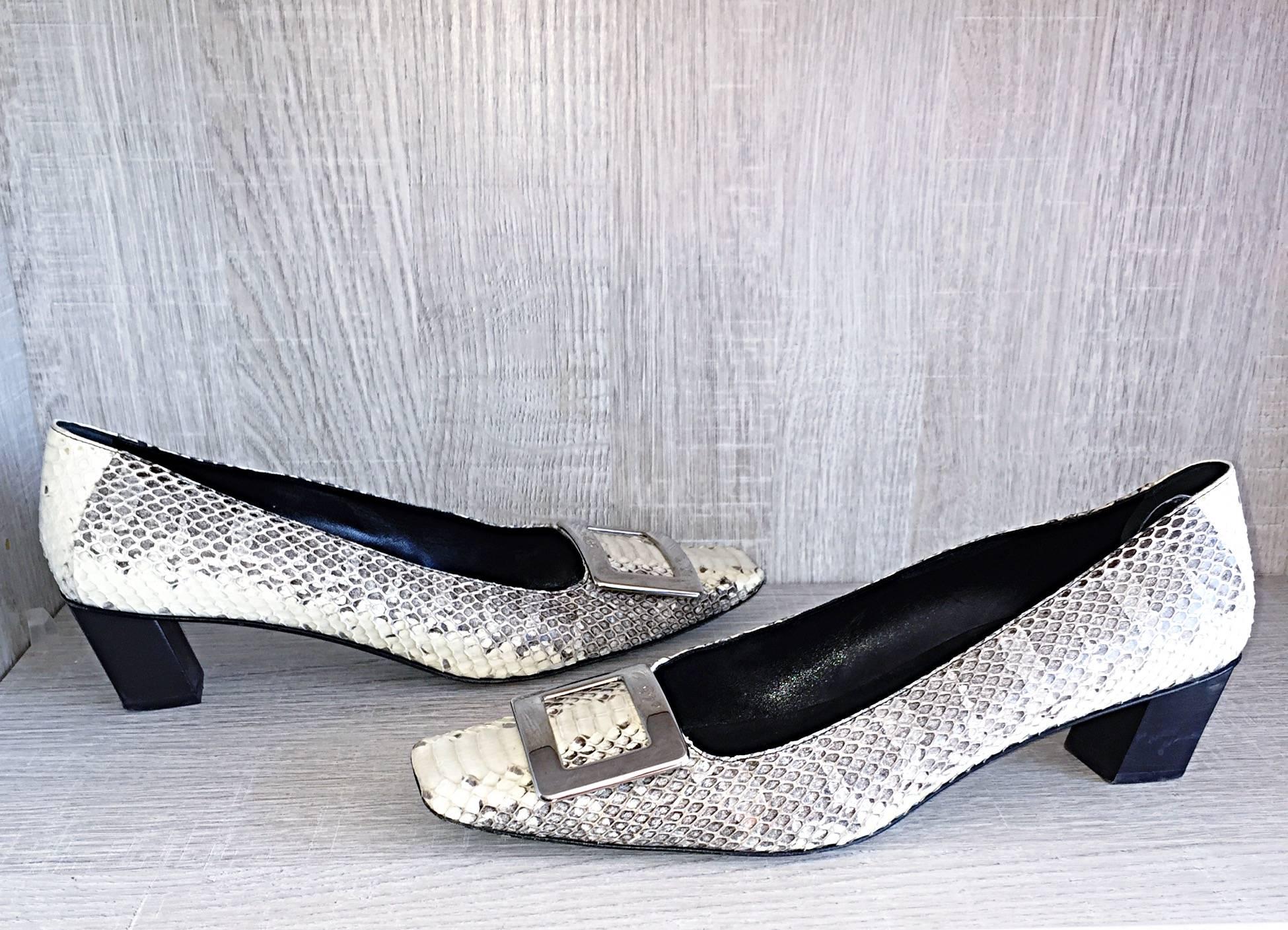Roger Vivier Size 10 / 40 Shoes Limited Edition Python Snakeskin Belle Low Pumps In Excellent Condition For Sale In San Diego, CA
