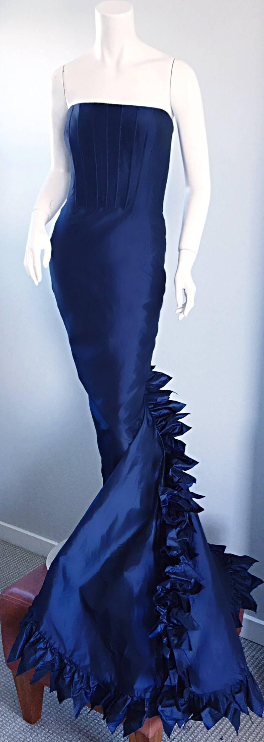 Exquisite Vintage Oscar de la Renta Navy Blue Silk Taffeta Dramatic Size 6 Gown In Excellent Condition In San Diego, CA