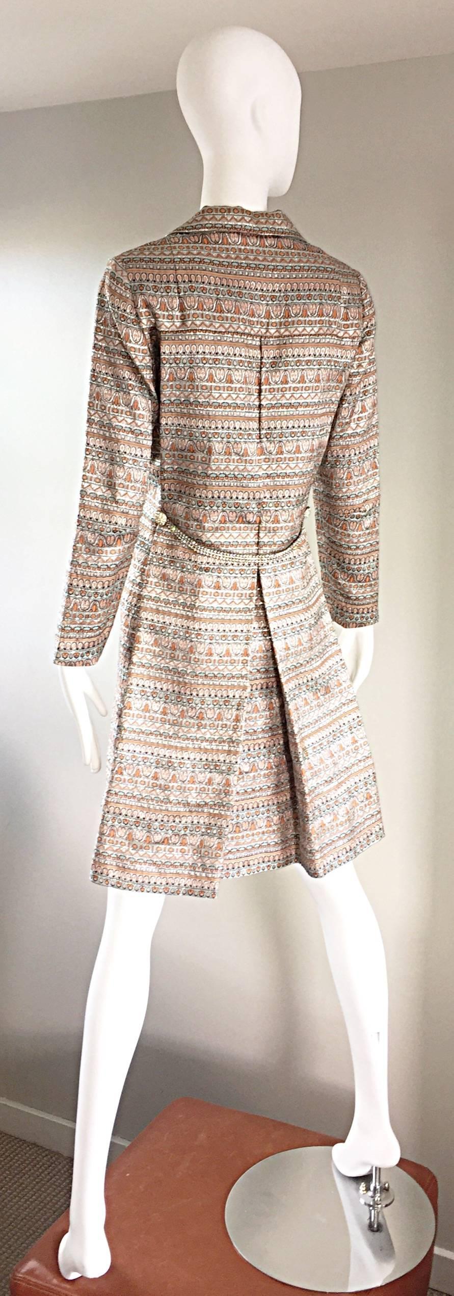 Schöner 1960er Jahre Seide Brokat Erstaunlicher Strass Rücken Mod 60er Couture Jacke Mantel im Angebot 5