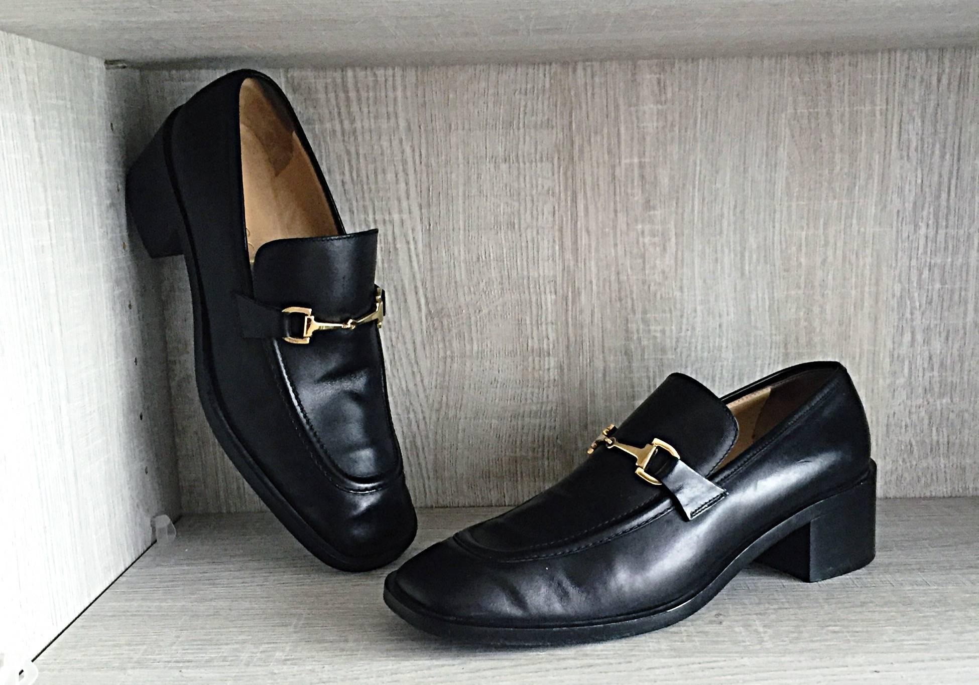 Rare TOM FORD For GUCCI black leather classic vintage Horsebit loafers, with a twist! Features a higher than usual stacked mid heel! Classic Gucci design, with the traditional gold Horsebit hardware. Super stylish, and comfortable. Barely worn