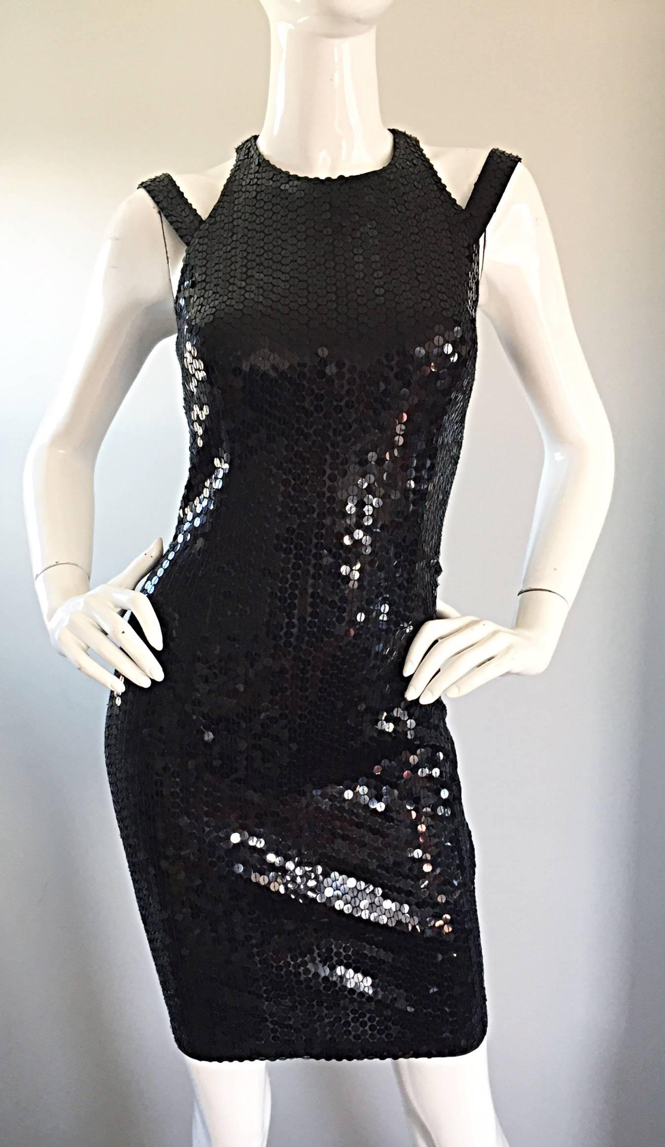 Della Roufogali - Mini robe noire sexy vintage à sequins et dos cage, LBD, années 90, taille 8 en vente 1