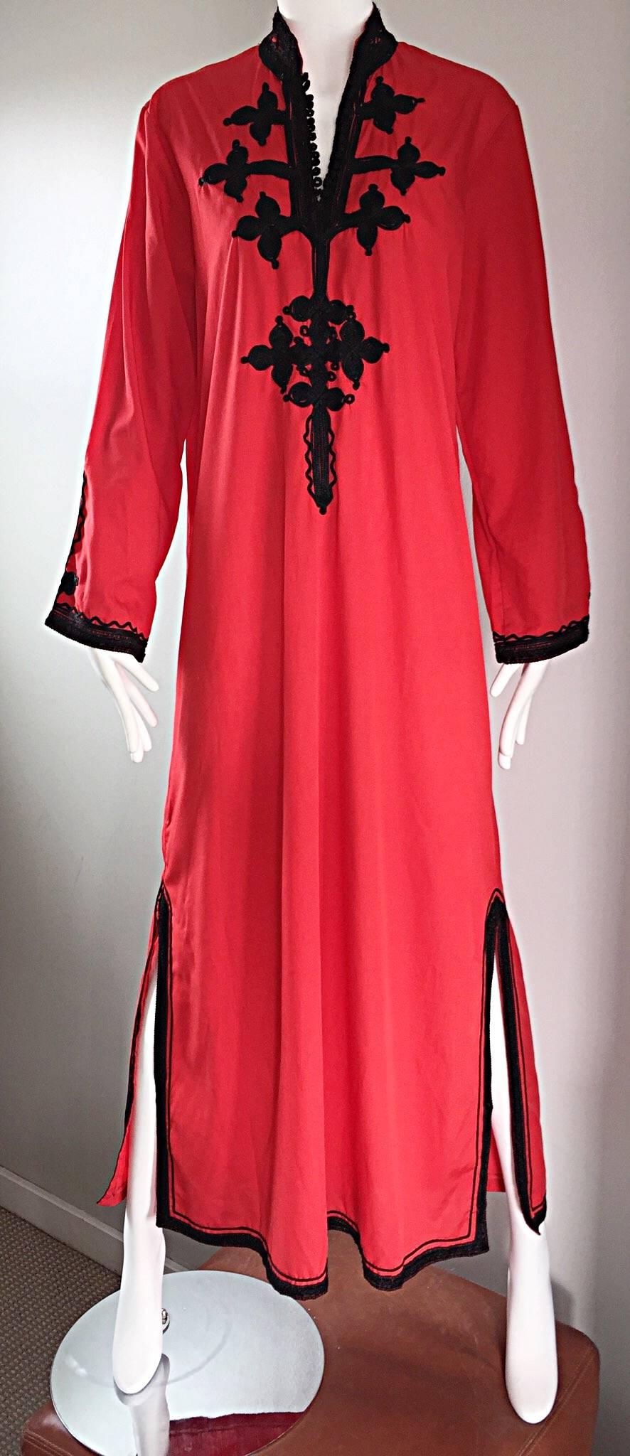 Women's Vintage Neiman Marcus 1970s Red and Black Asian Inspired 70s Caftan Maxi Dress For Sale